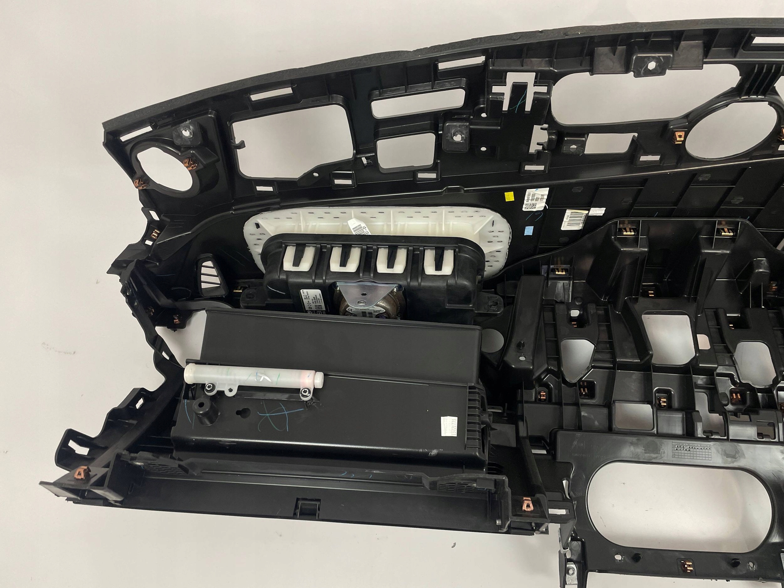 Chevrolet Camaro 2016+ dashboard instrument panel + passenger airbag