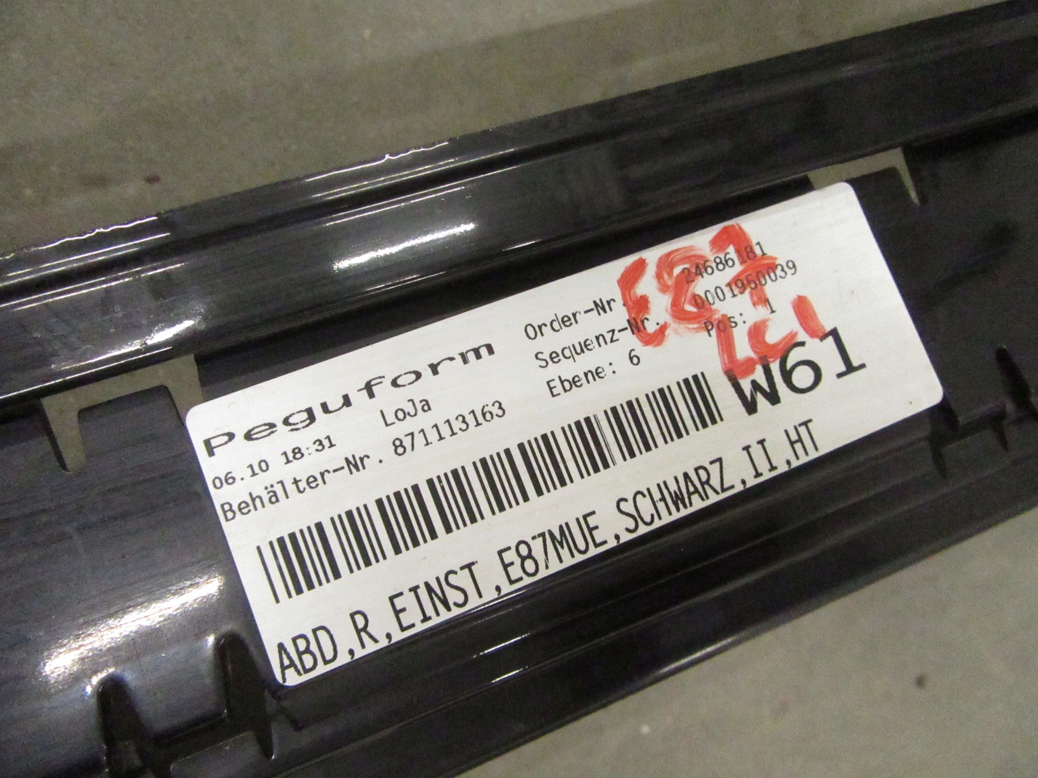 lišta prahová pravá BMW e81 e82 e87 e88 SCHWARZ II 2 668