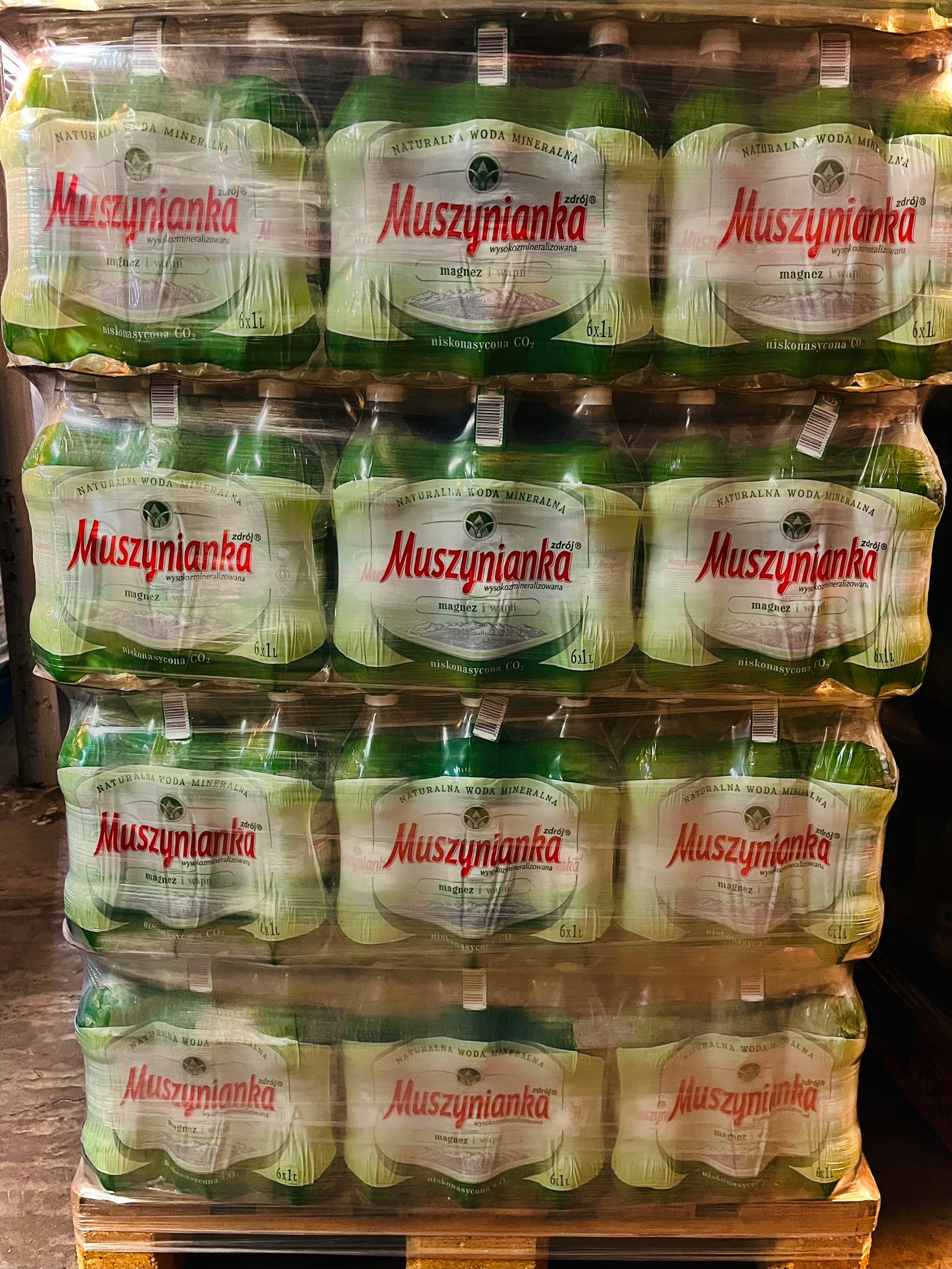 Muszynianka woda mineralna niskonasycona CO2 Paleta 630 szt. X 1l 105 zgrz