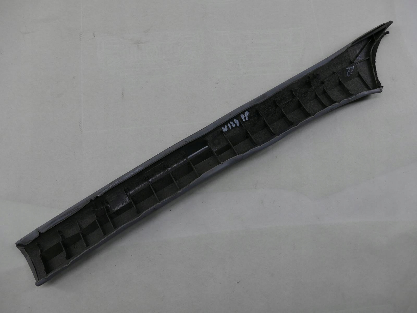 MERCEDES E W124 sedan side SLUPKA right front