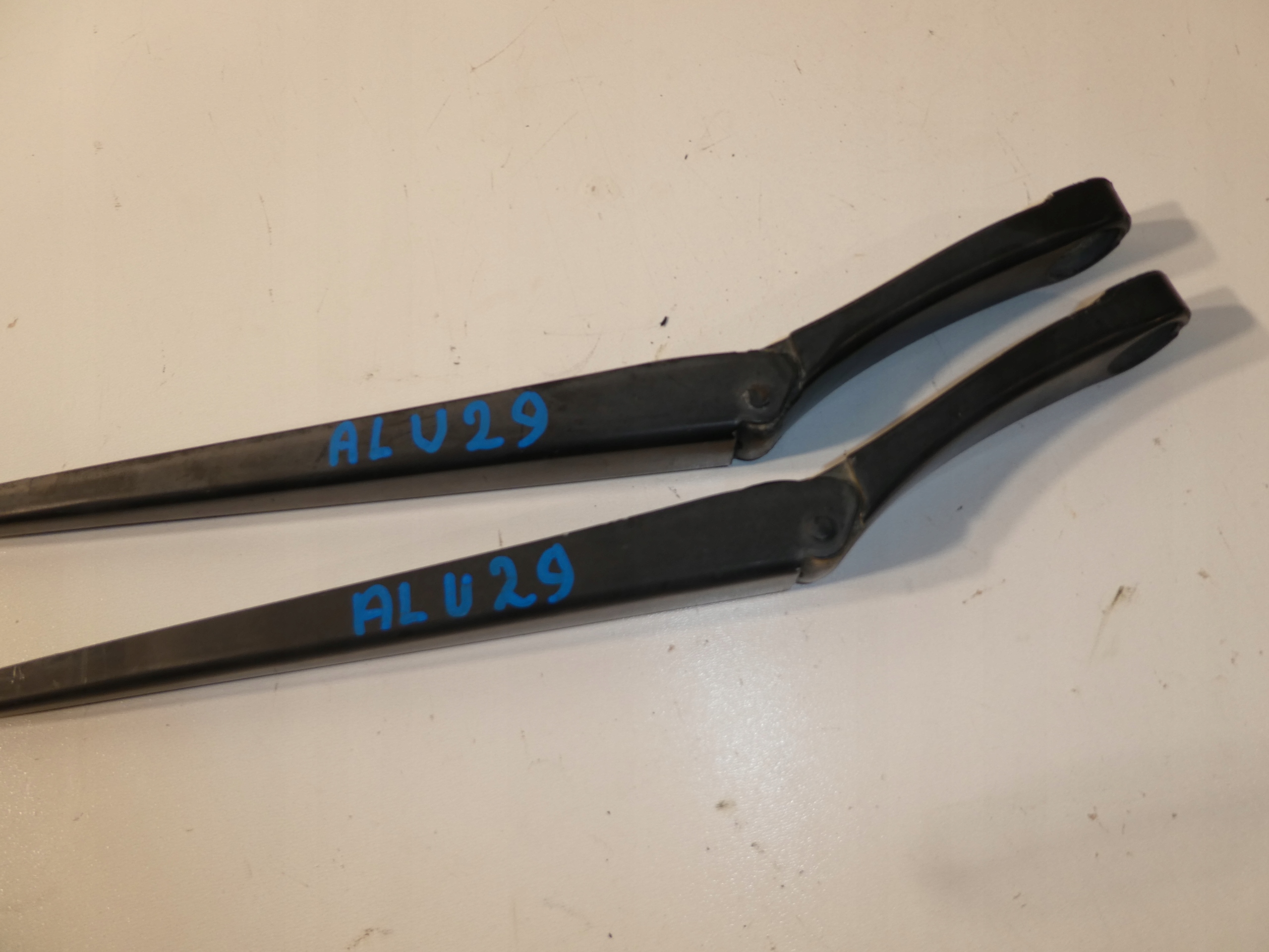 VW CADDY wiper arm left right 2K1955409A 2K1955410A