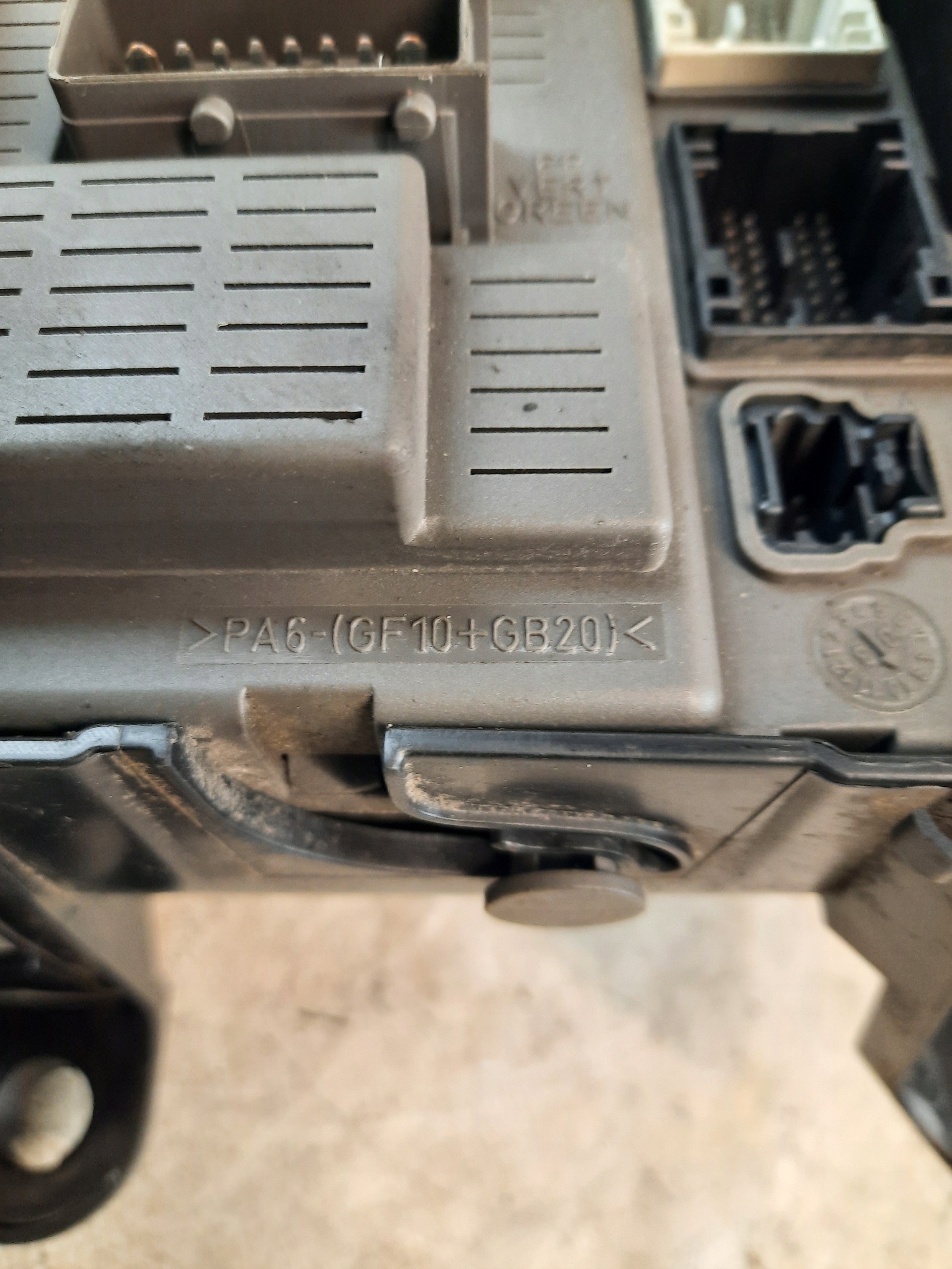 sicherungskasten Citroen OE 1484818080