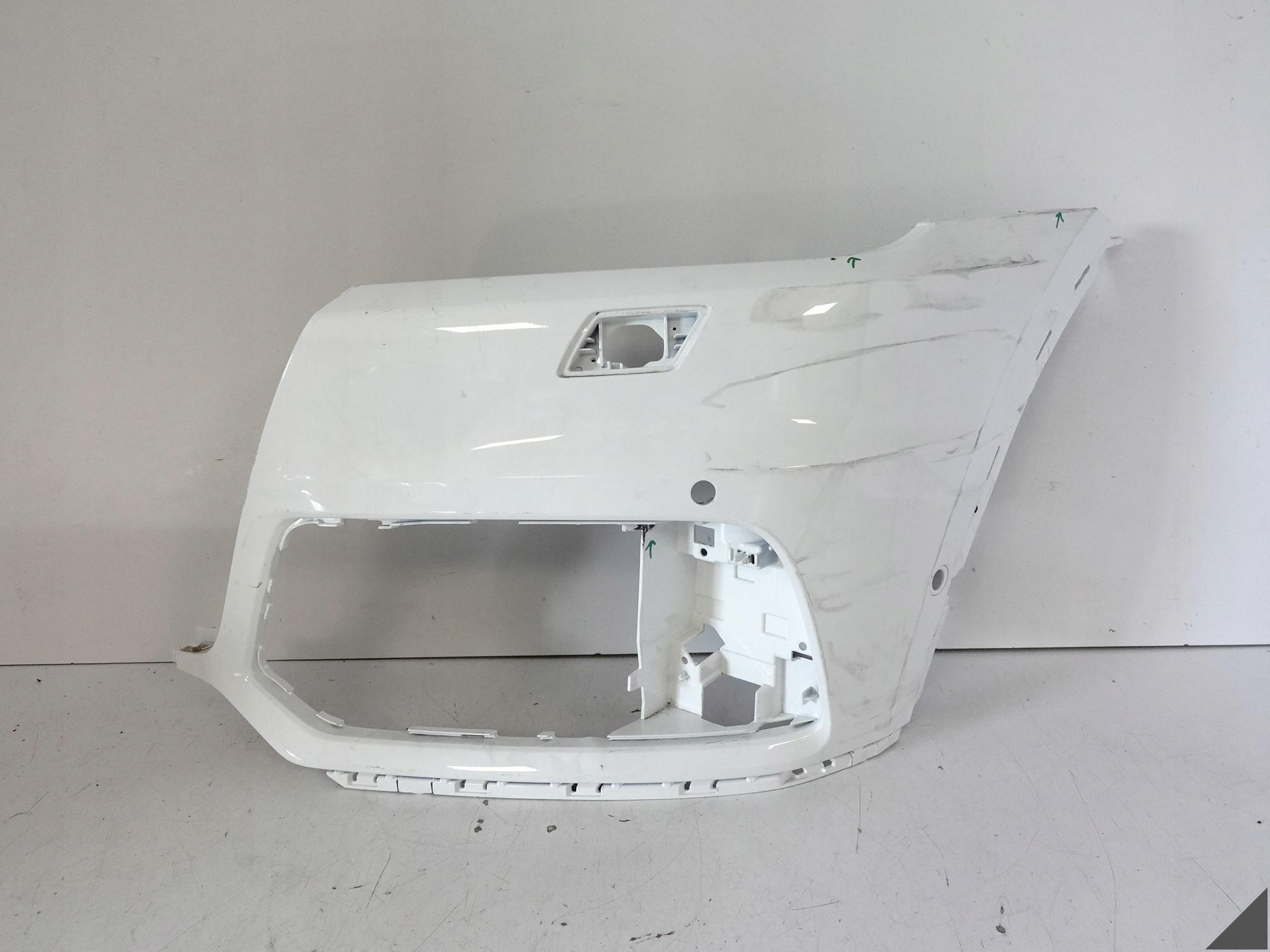 AUDI Q5 80A ZWYKLY / BASIC II FY 16-20 corner BOK of a bumper front left PDC
