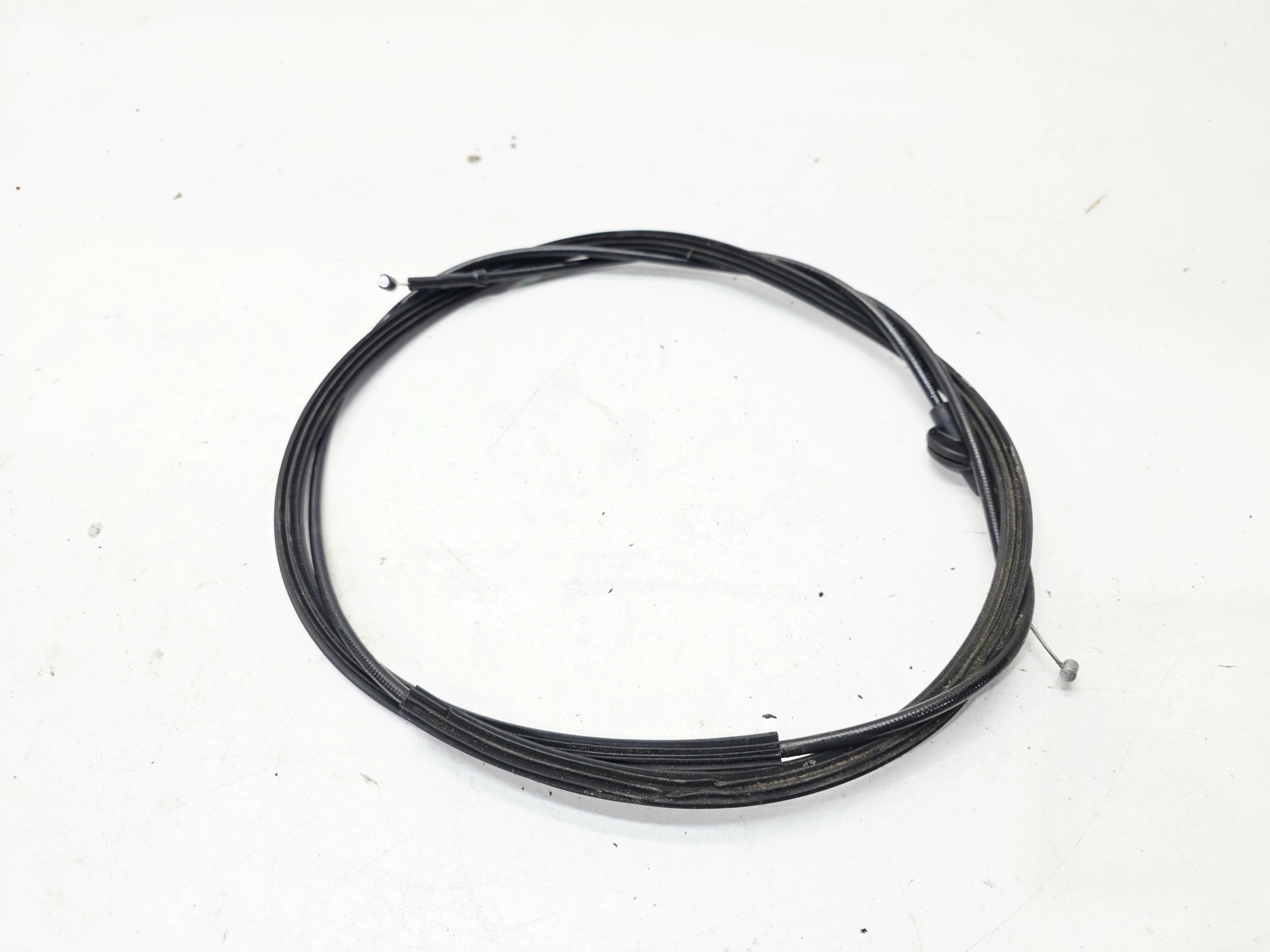 Câble pour l’ouverture du capot AUDI A6 C7 A7 4G0823535 1/26