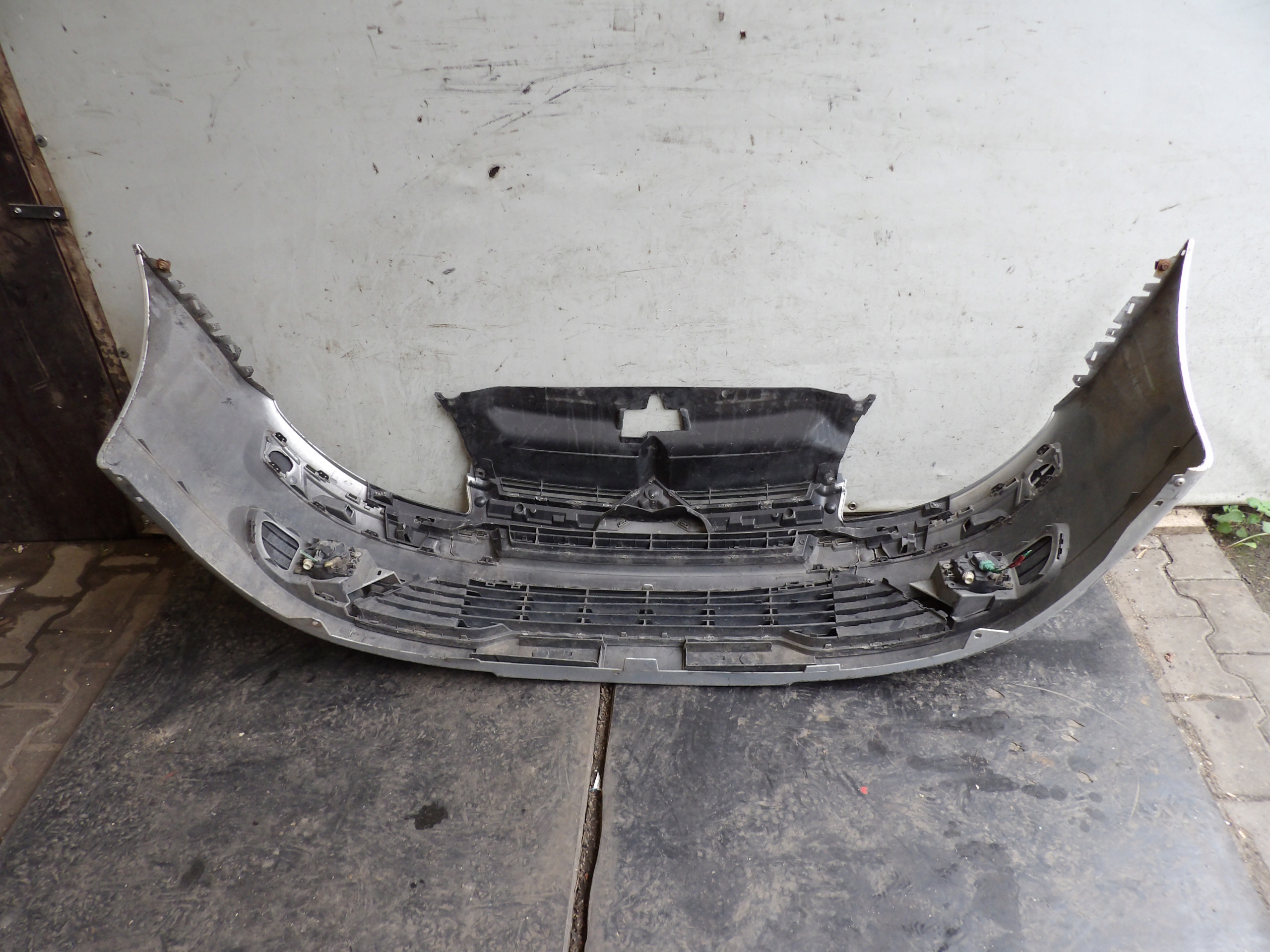 Citroen C4 bumper front lak. EZR