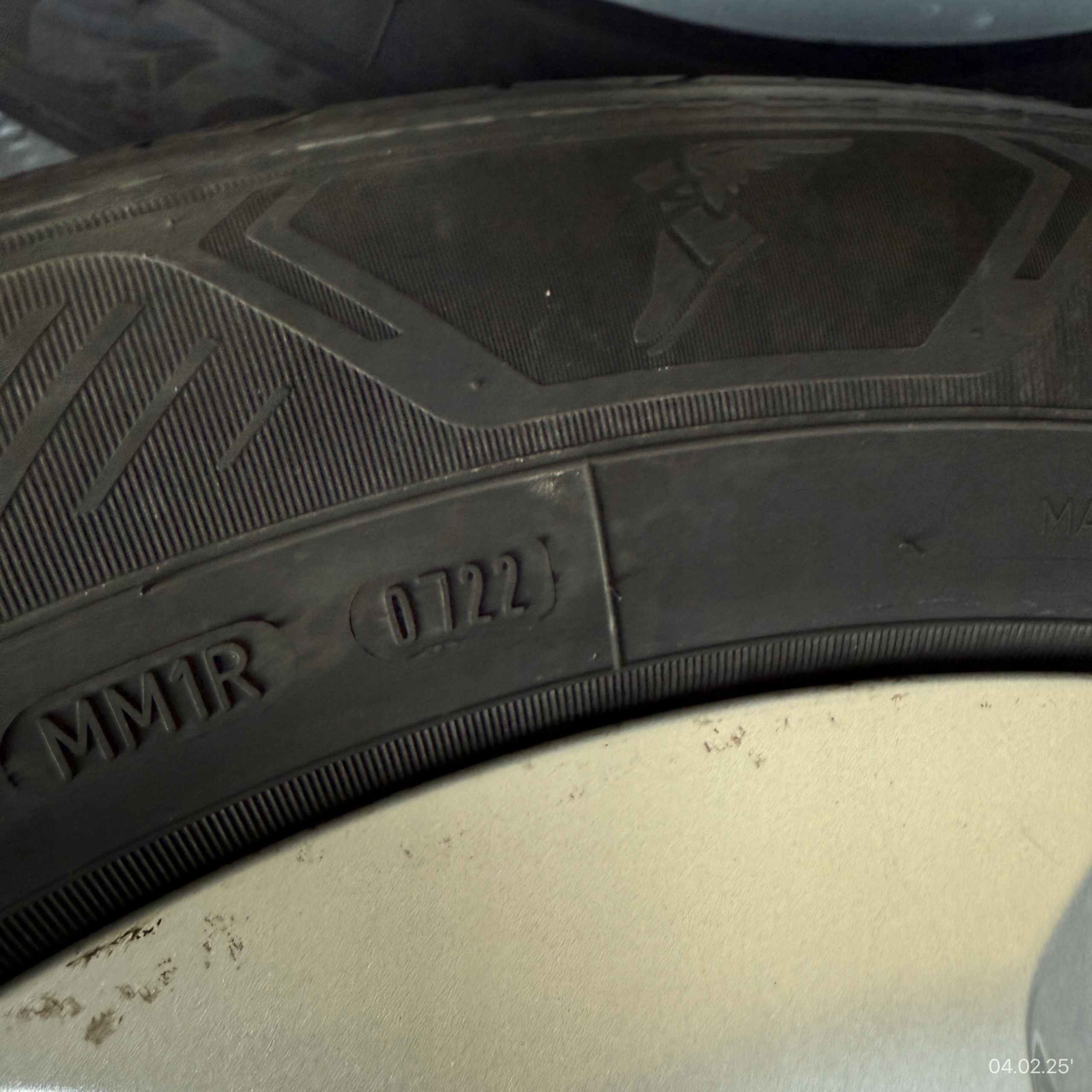 discs wheels tyres JEEP COMPASS II GOOD YEAR 225/60/17" 6MM summer