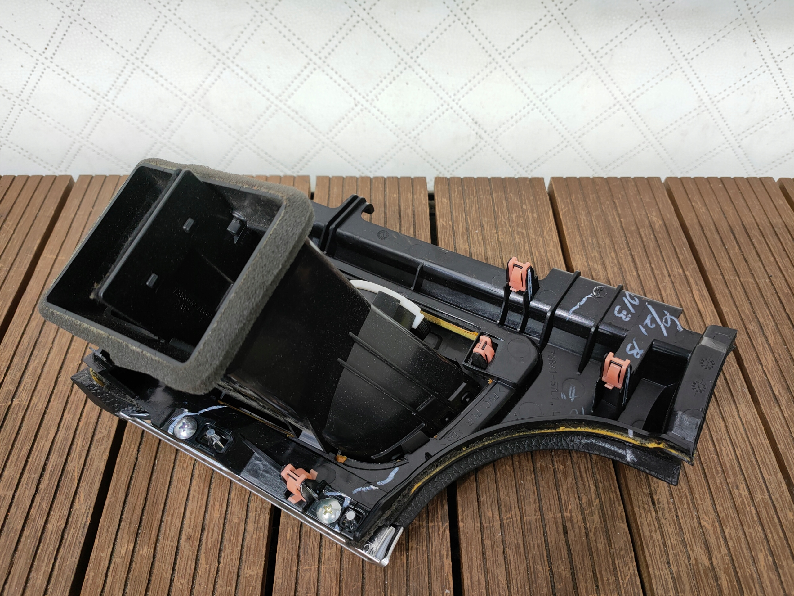 SUZUKI KIZASHI 09-14 grid air conditioning devices left 73841-57L1 OE