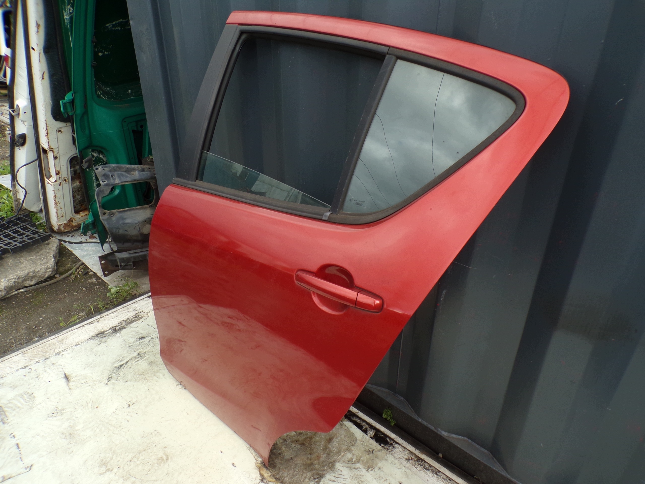 door left rear. SUZUKI SPLASH colour ZFSB
