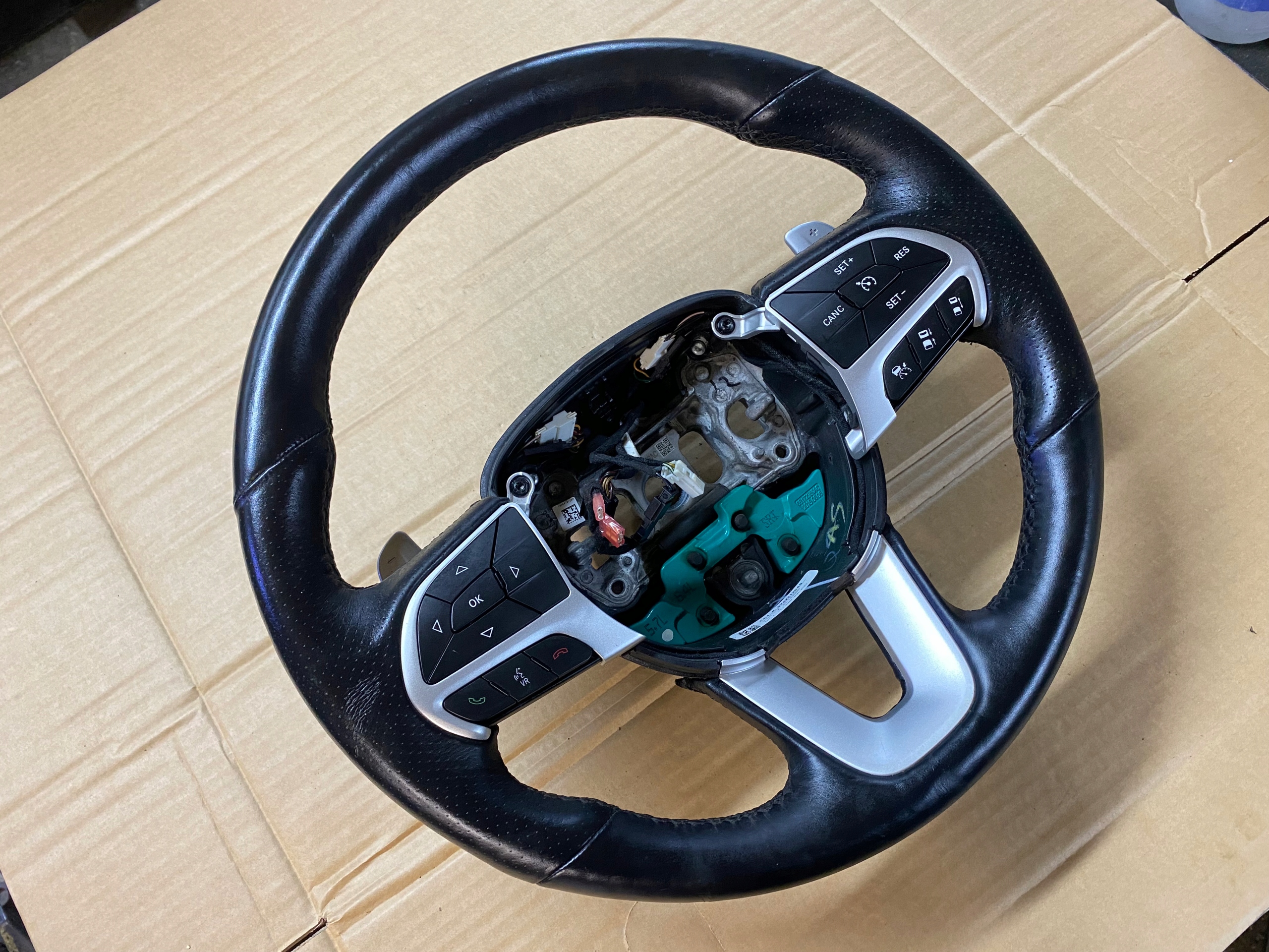 KIEROWNICA POD RADAR DODGE CHALLENGER SRT 6.4 16R.