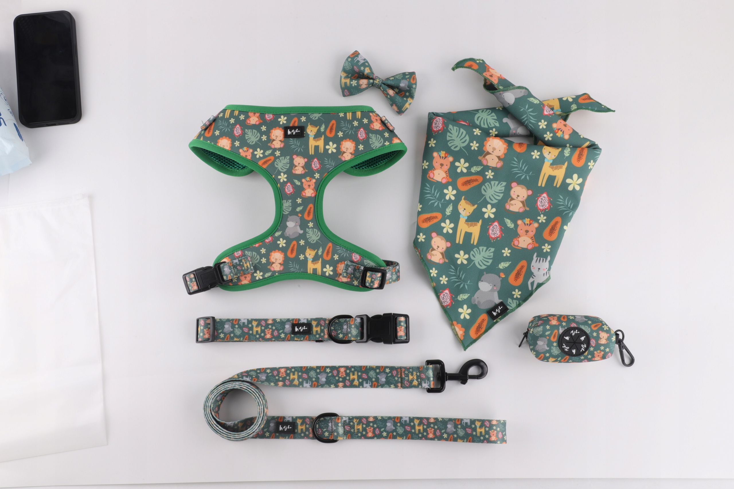 Levně Kompletní vycházková sada pro psa: obojek, vodítko, postroj, šátek, motýlek, vel. L