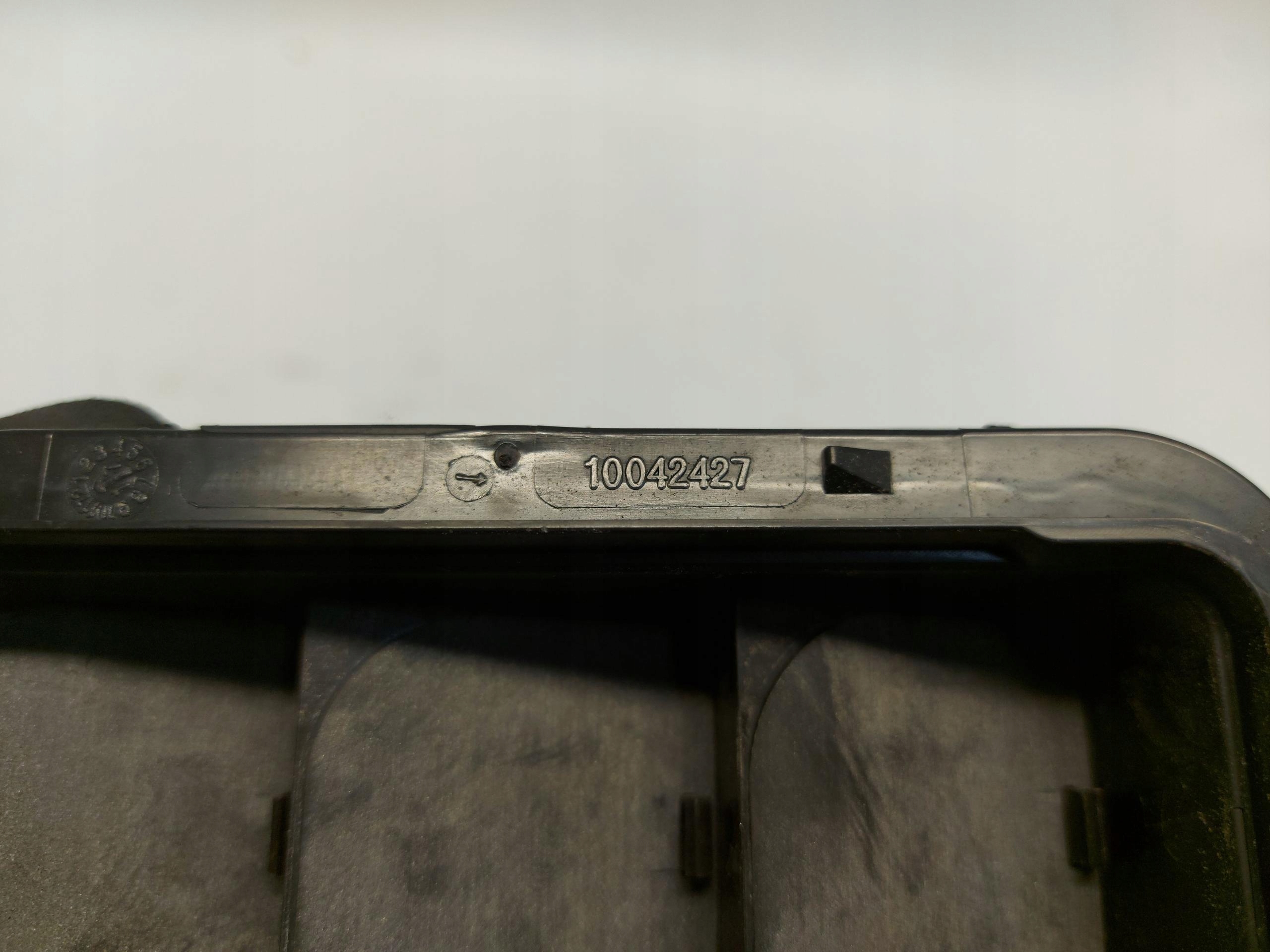 MG ZS grid wentylacyjna rear part 10042427