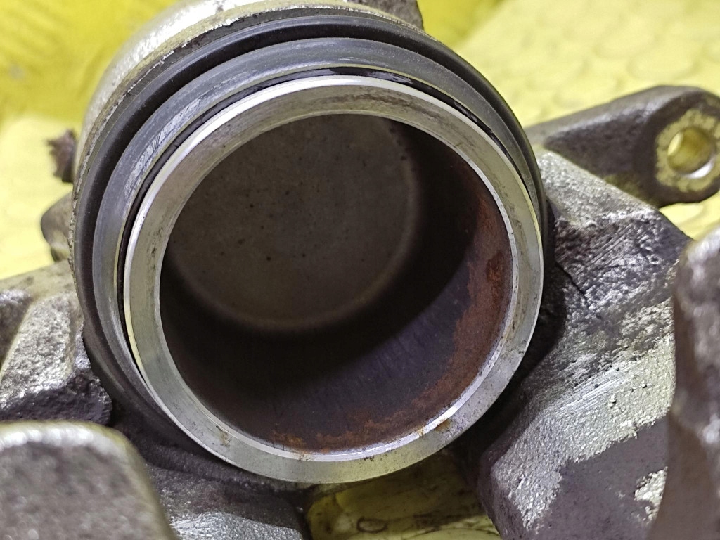 SUZUKI SWIFT IV 1.3 caliper left front