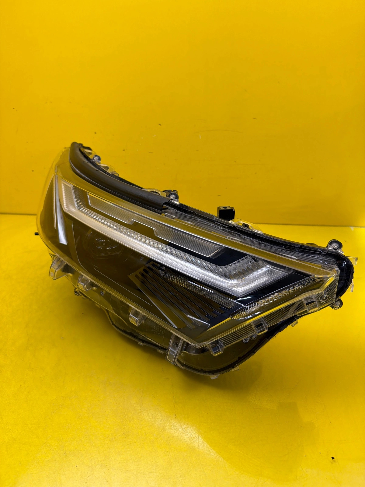 light right front Toyota RAV4 V Lift 2022- Full Led