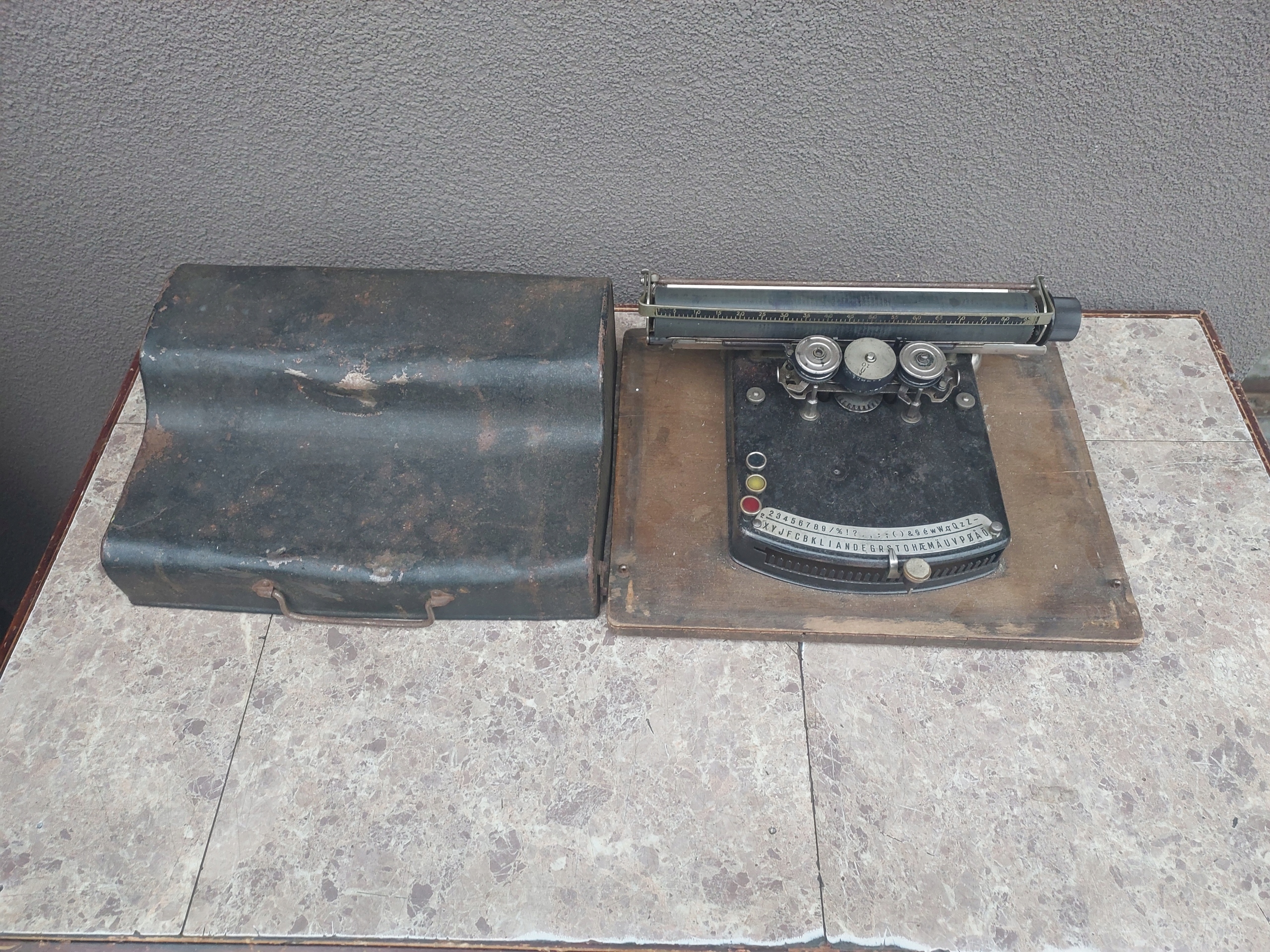 Stara maszyna do pisania Gundka Frolio Scripta lata 20