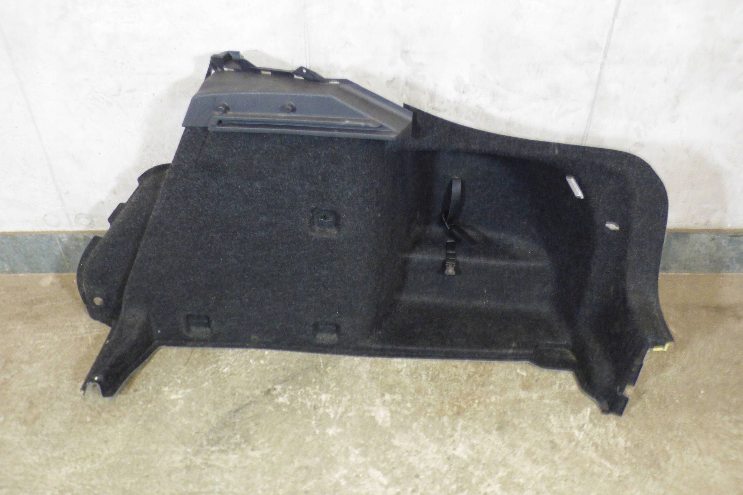 Skoda Octavia III boot upholstery right rear part 5E5867428H