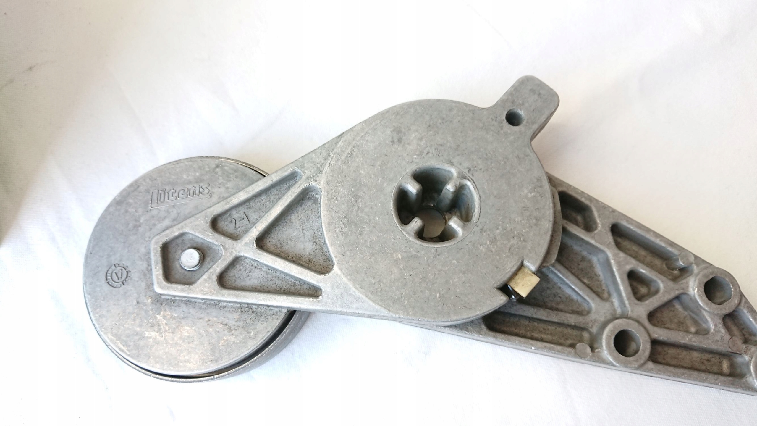 NAPINACZ PASEK ALTERNATORA AUDI A4 B5 A6 1 6 1 8 Part manufacturer INA