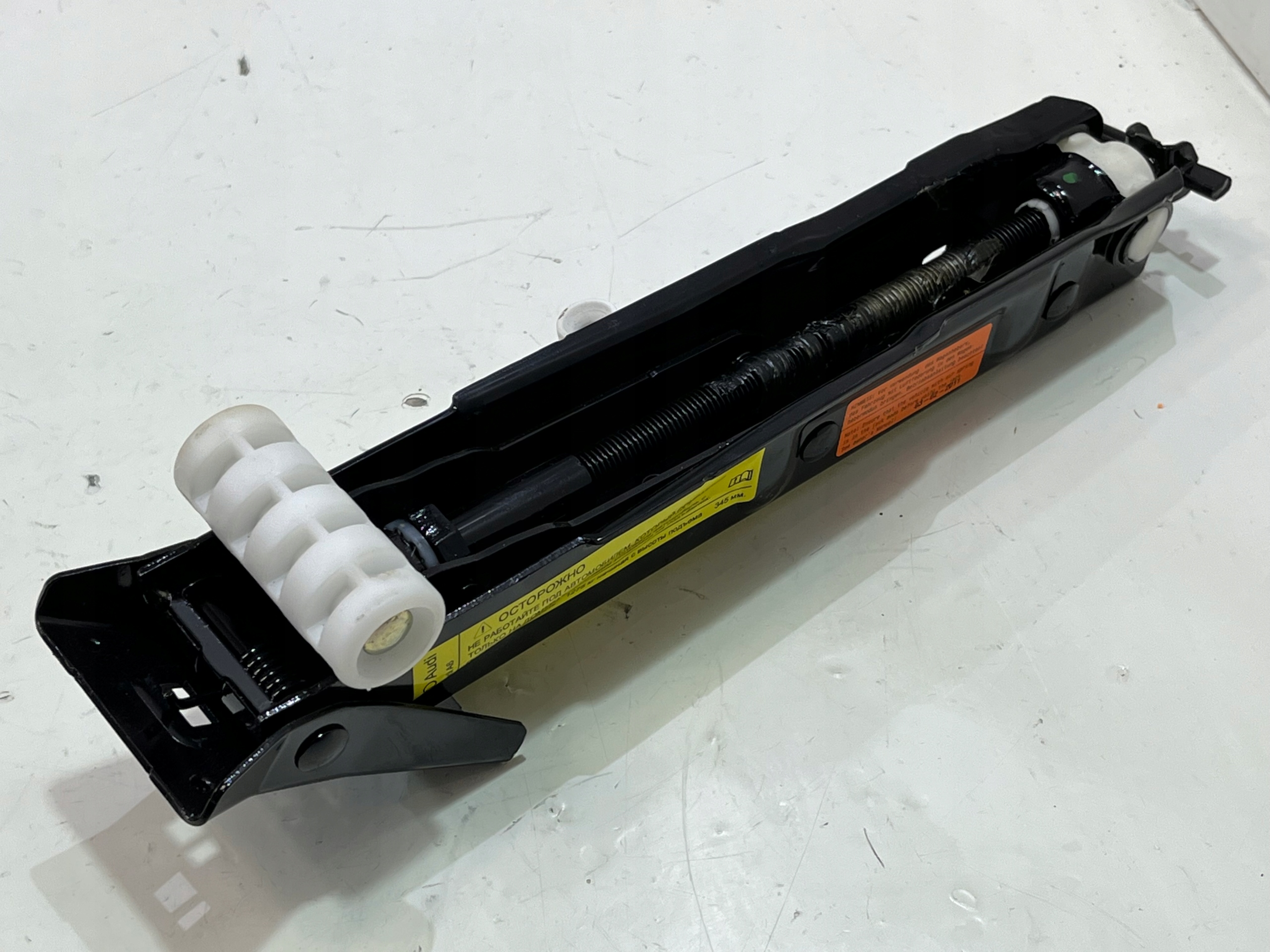 68475634065314,030 - Домкрат домкрат AUDI A6 C7 A7 4G0011031F