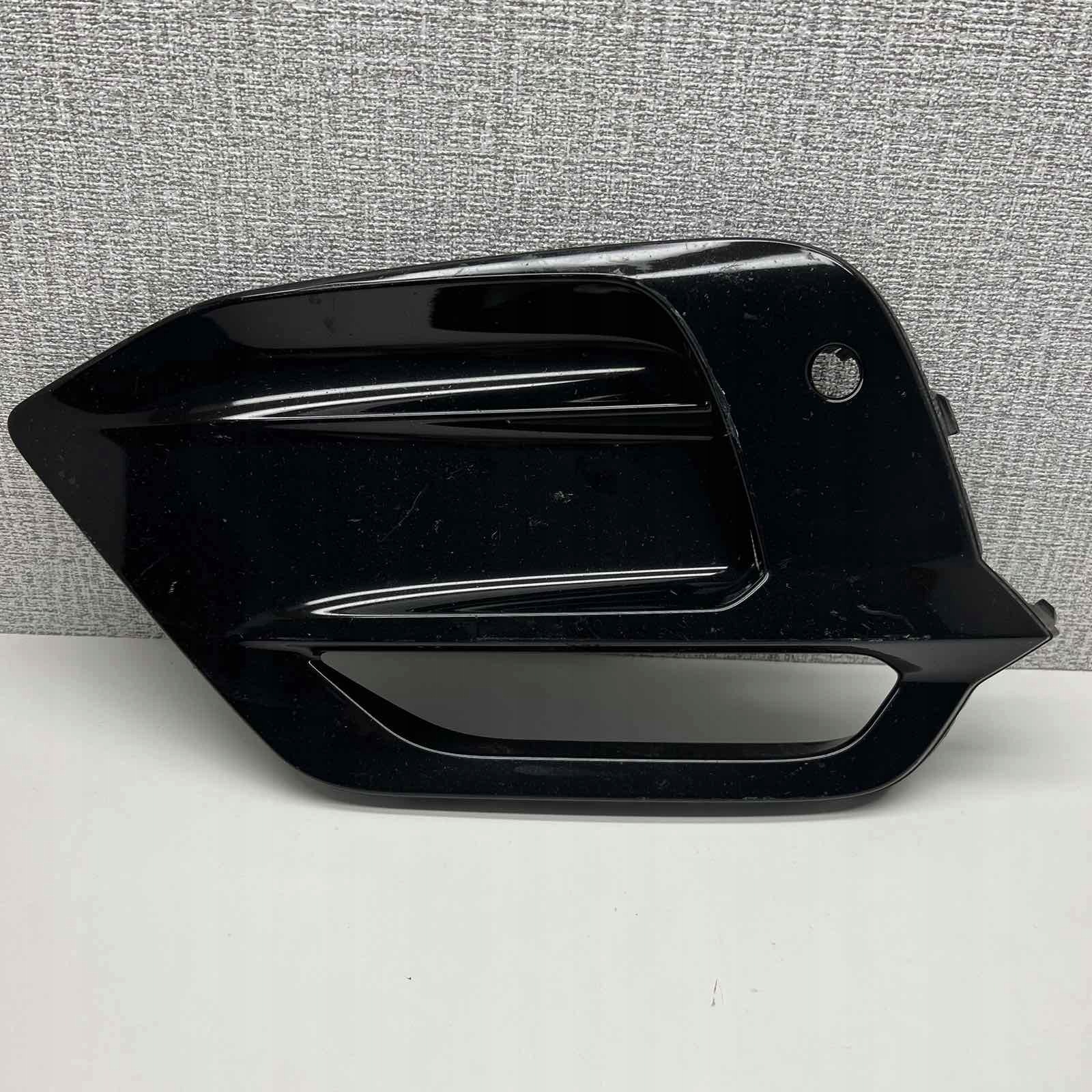 VOLVO S90 V90 R-design 2017-2020 grid of a bumper left 31425143