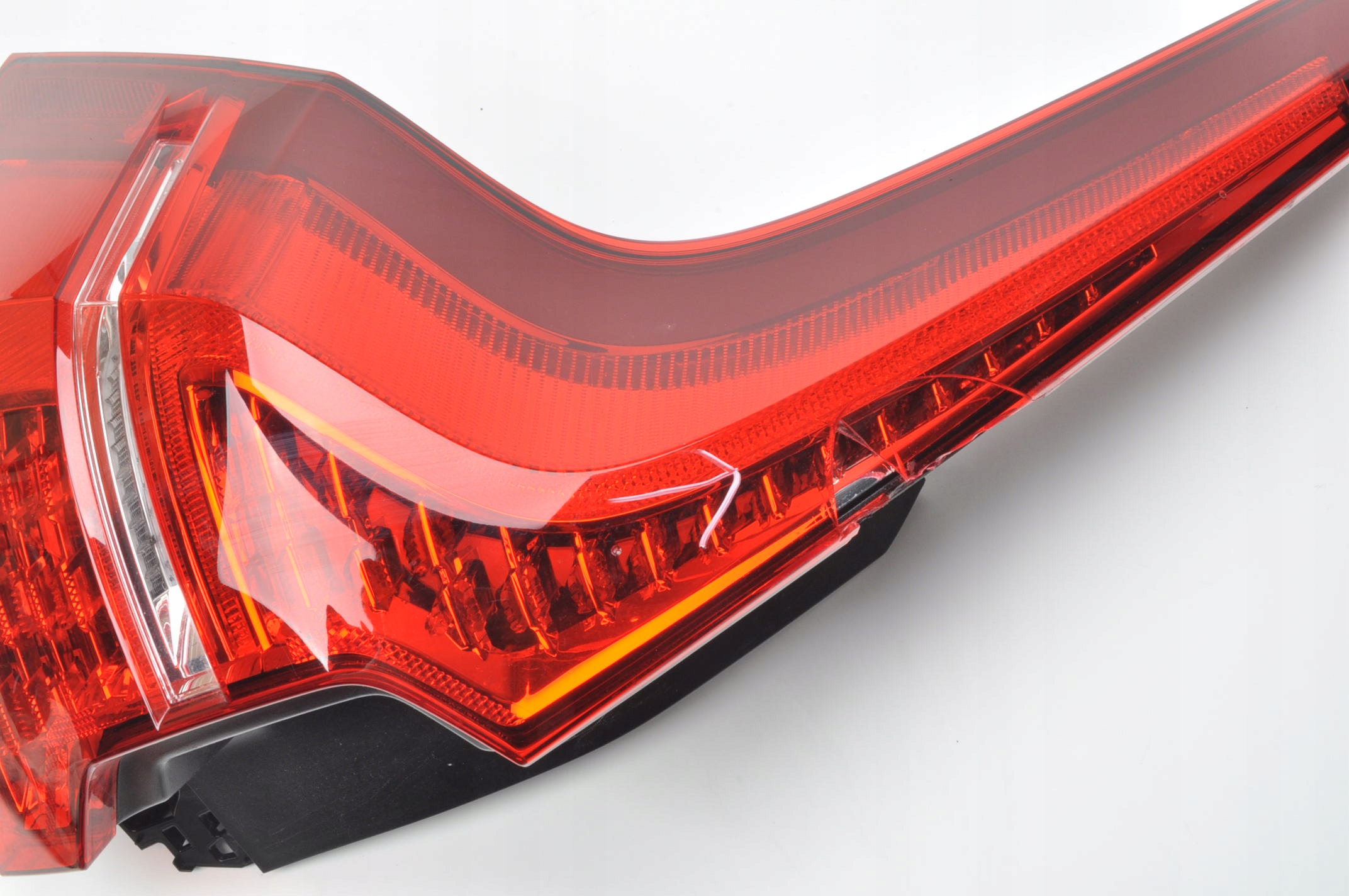 VOLVO XC60 II LAMPA LEWA TYLNA LEWY TYŁ 32228914 2023R Producent części Volvo