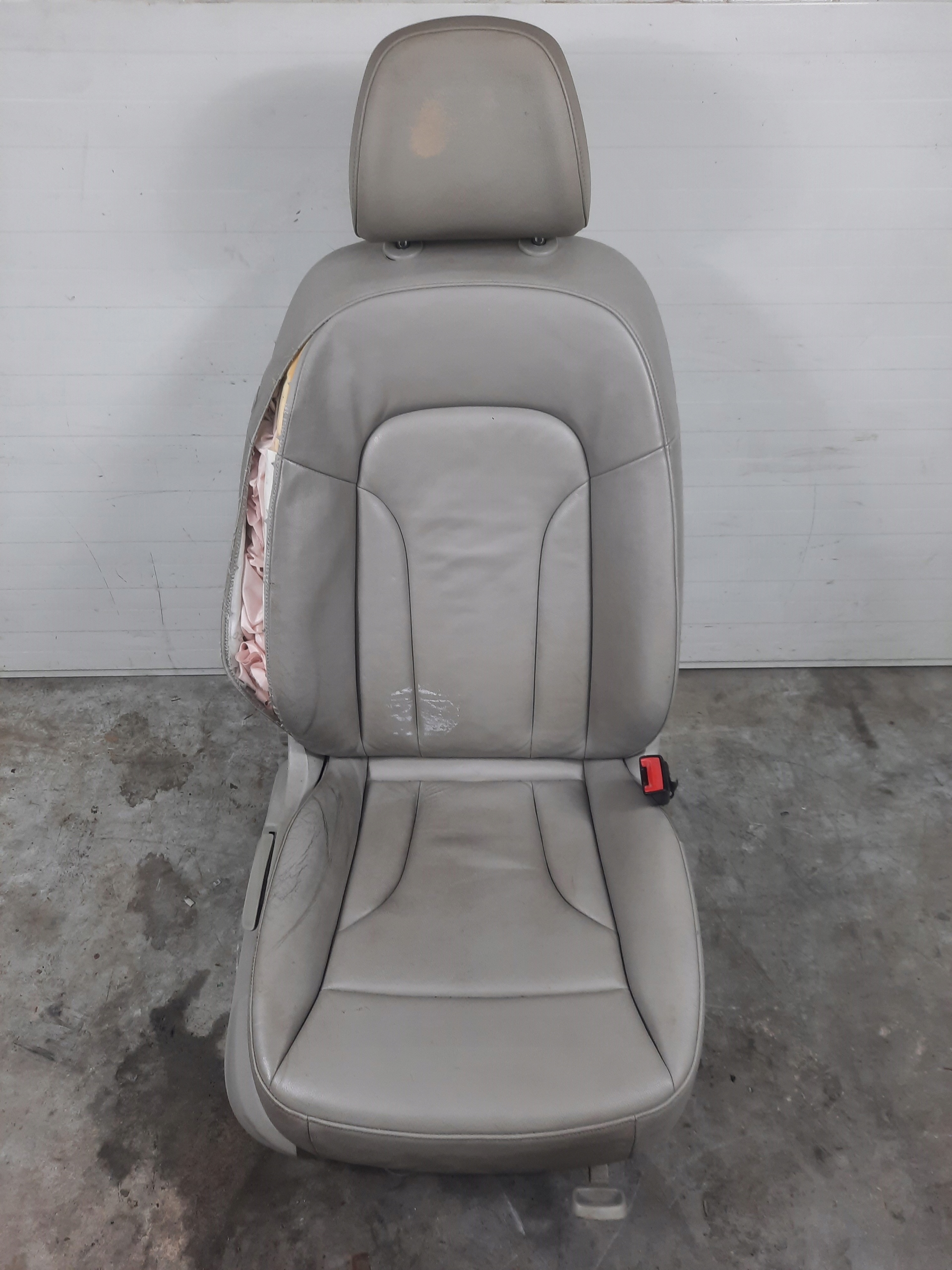 Сиденье переднее правое переднее светлая кожа AUDI Q5 8R