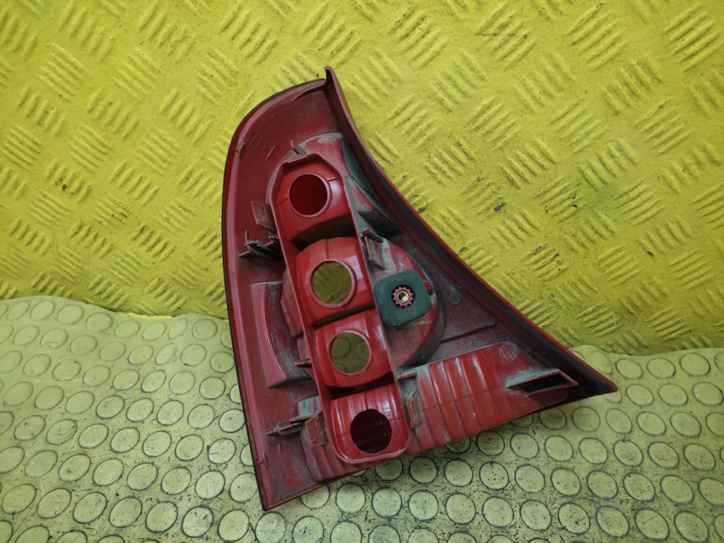 RENAULT CLIO II LIFT light right rear part