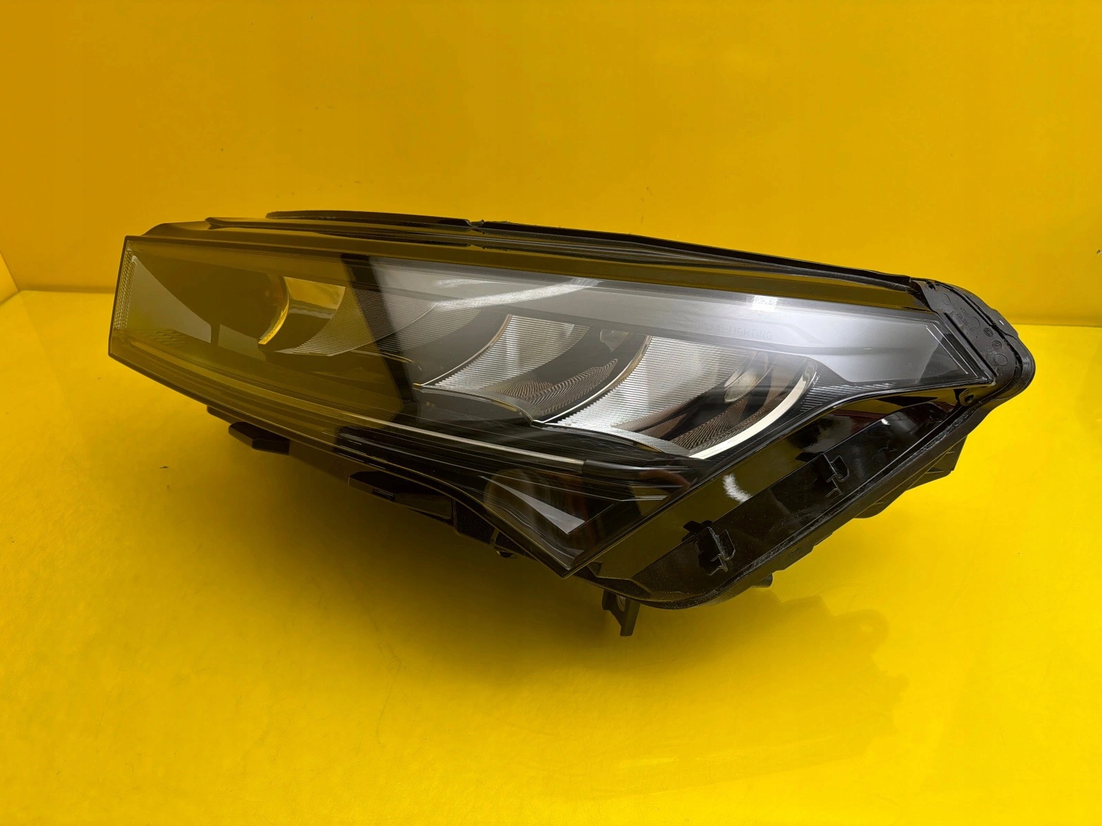 light left front Skoda Enyaq Full Led 5LB941015F