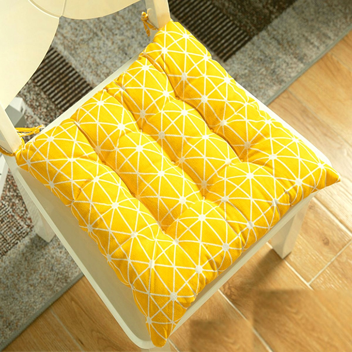 PODUSZKA NA STOŁEK KRZESŁO OGRODOWE PIKOWANA WIĄZANA Z TROCZKAMI 40x40 CM Cechy dodatkowe możliwość prania