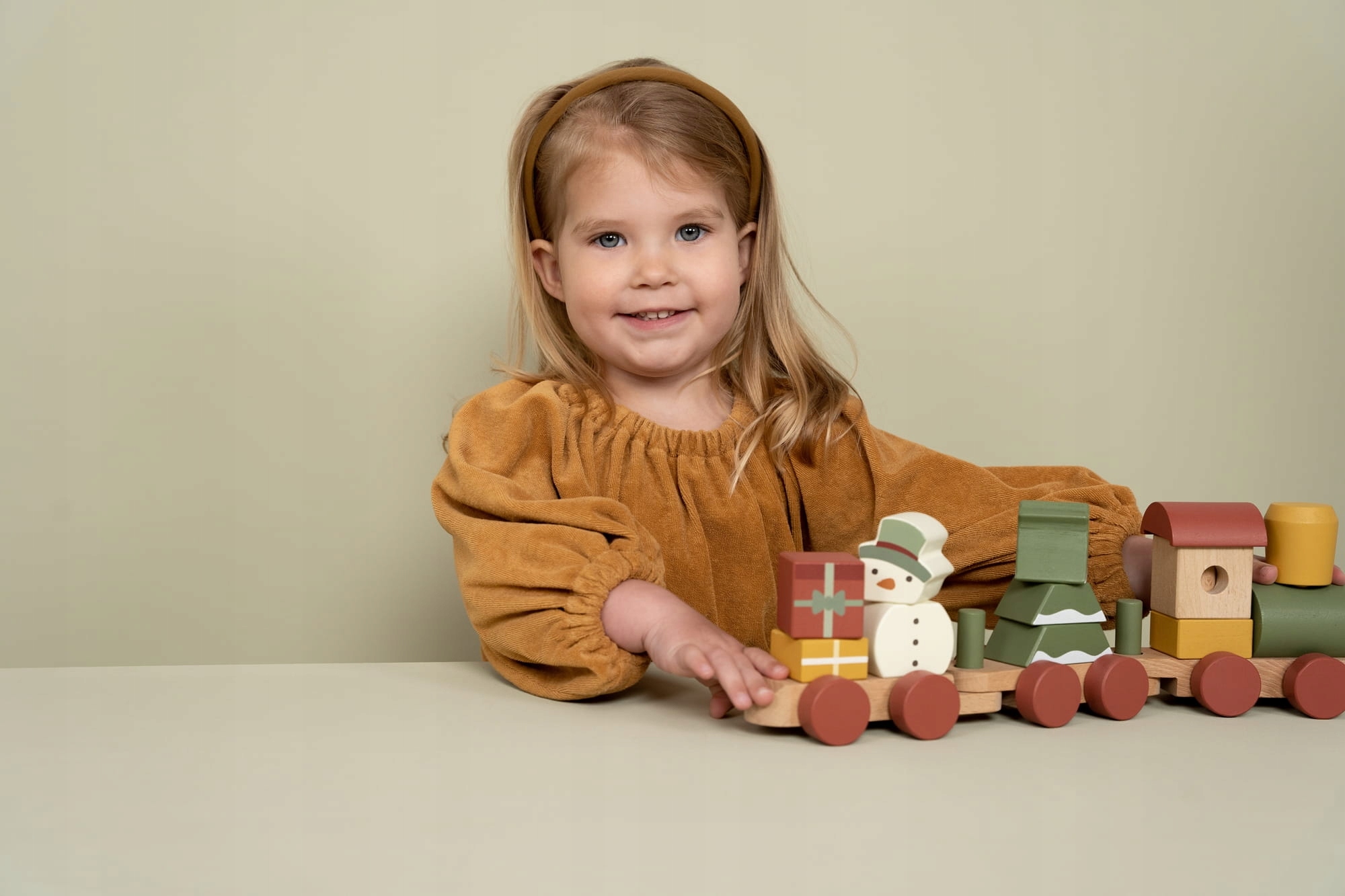 DREWNIANY POCIĄG ŚWIĄTECZNY X-MAS FSC LITTLE DUTCH Bohater Inny