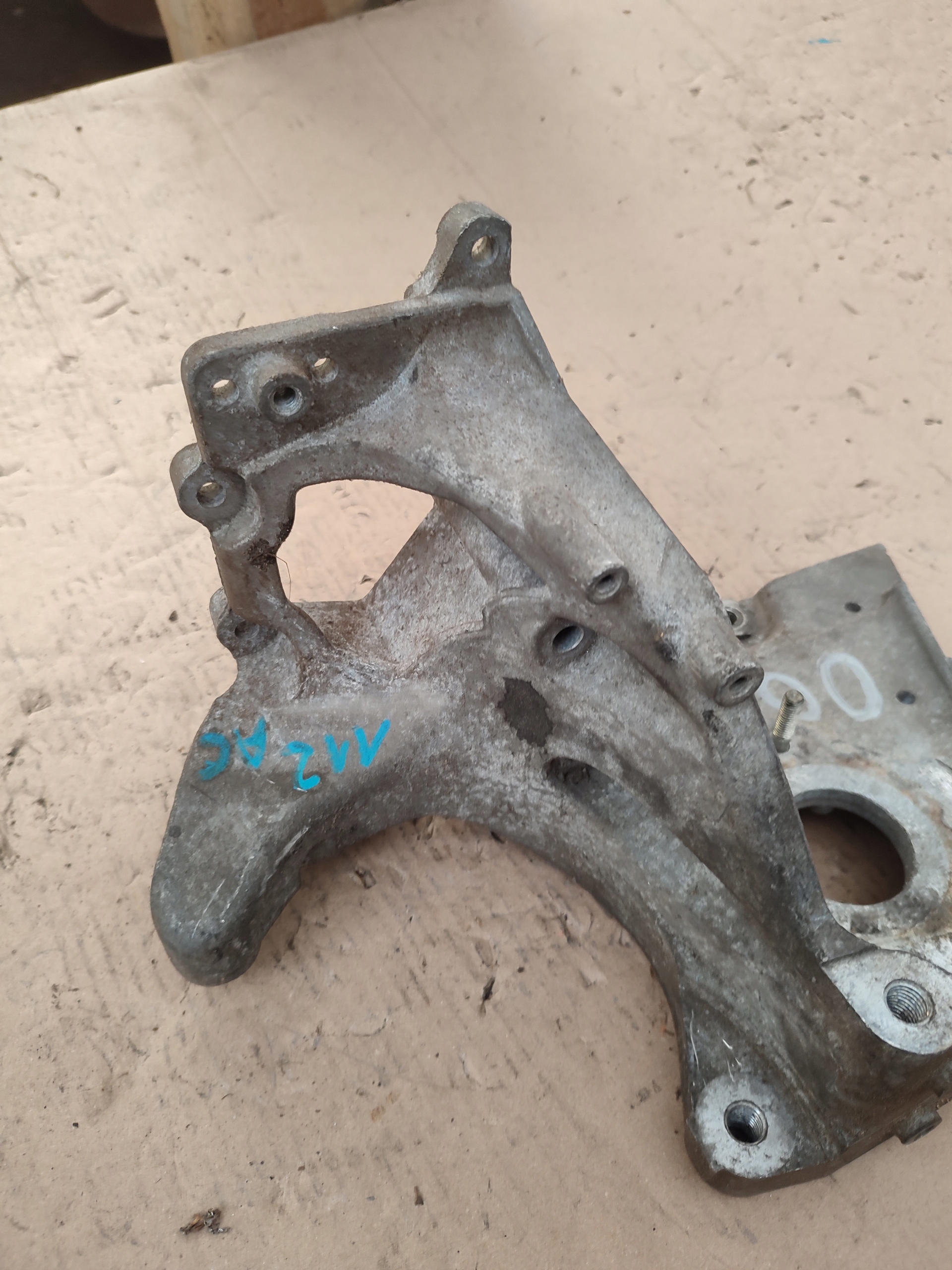Support Support plaque Moteur OPEL ASTRA INSIGNIA 2.0 CDTI A20DTH 160KM 55566003