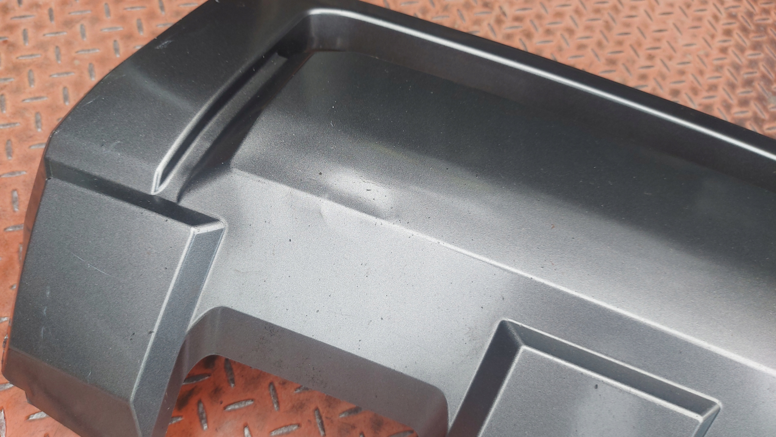 grid of a bumper central front front TOYOTA TUNDRA 13-15