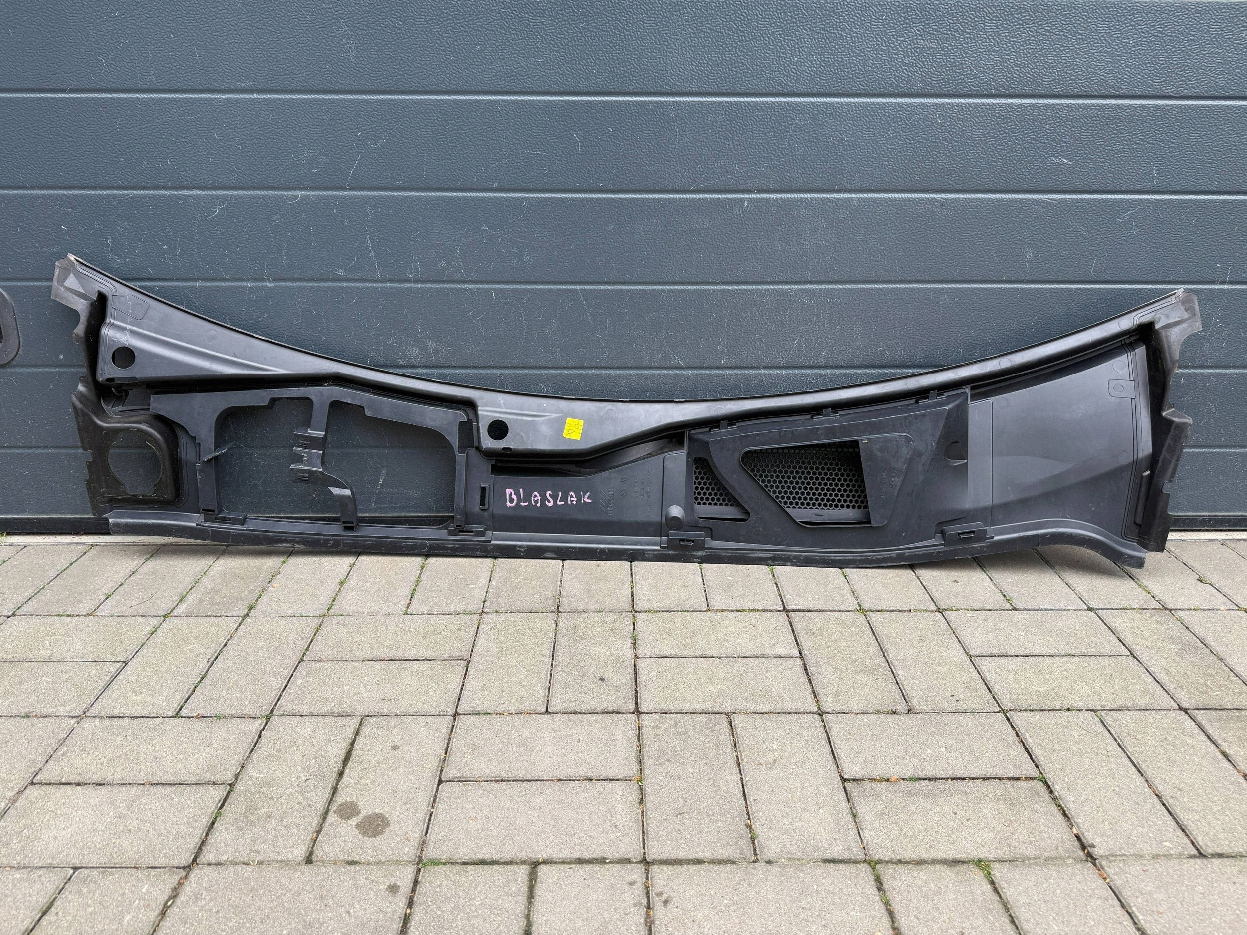 torpédo předek Audi Q8 4M8819401