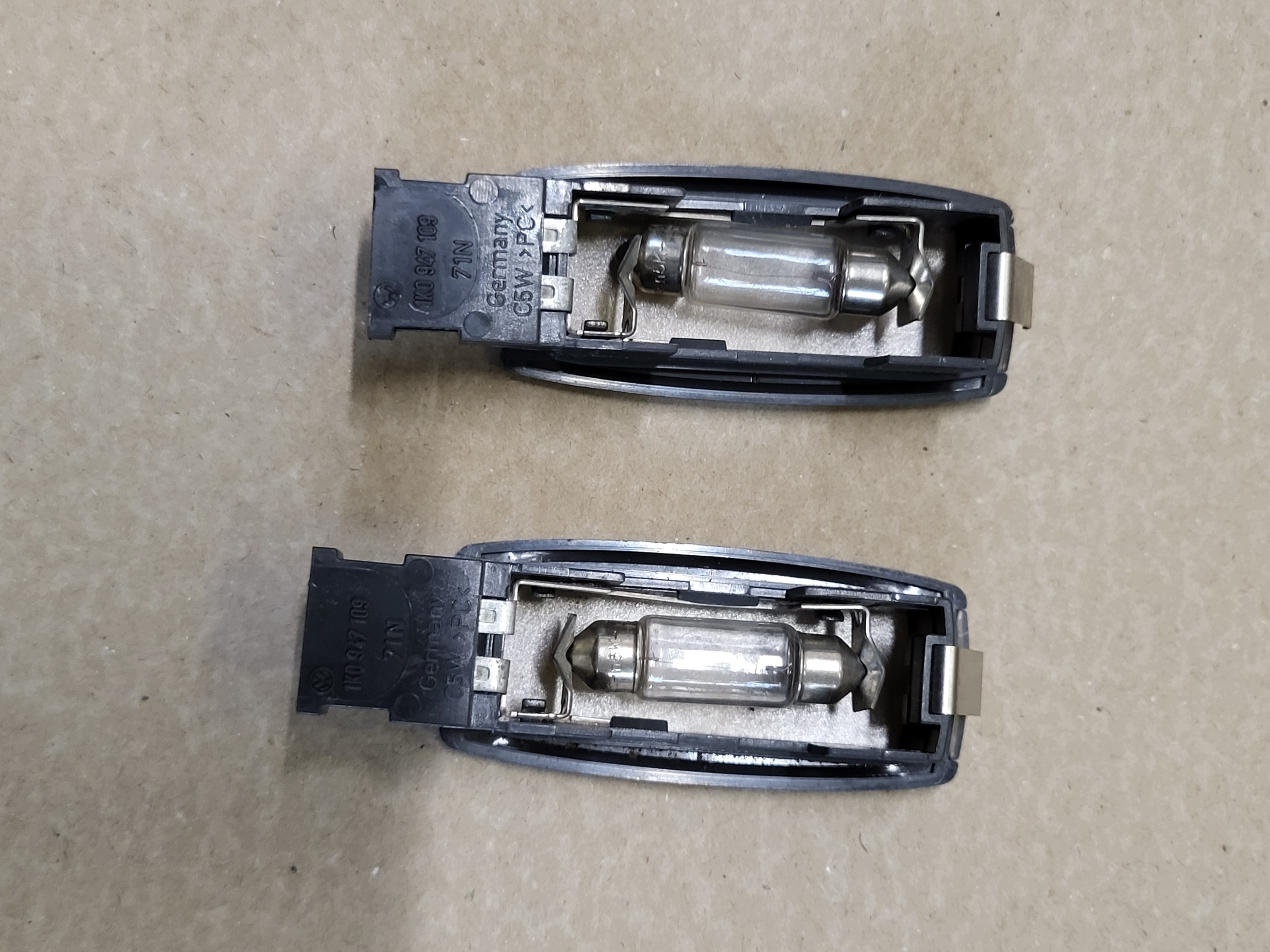 fanale illuminazione cabina interna VW GOLF V e altro/e 1K0947109 OE EU 2 pezzi