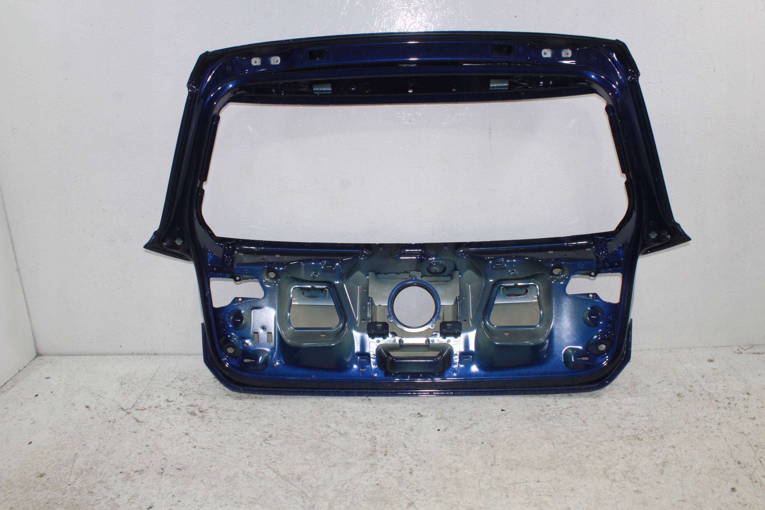 VW Golf VII HB trunk door boot rear part