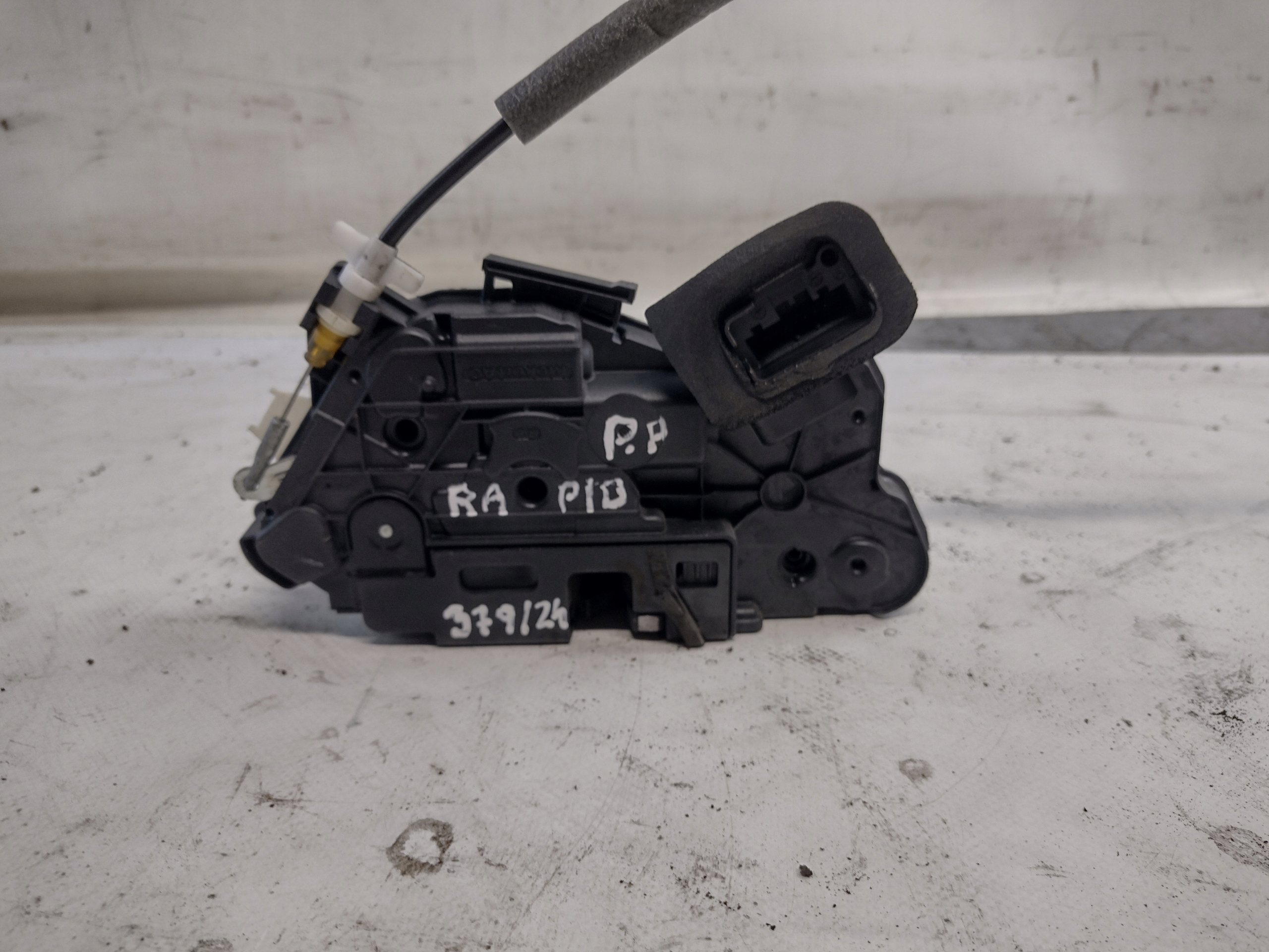 lock door right front Skoda Rapid liftback 5E2837016A