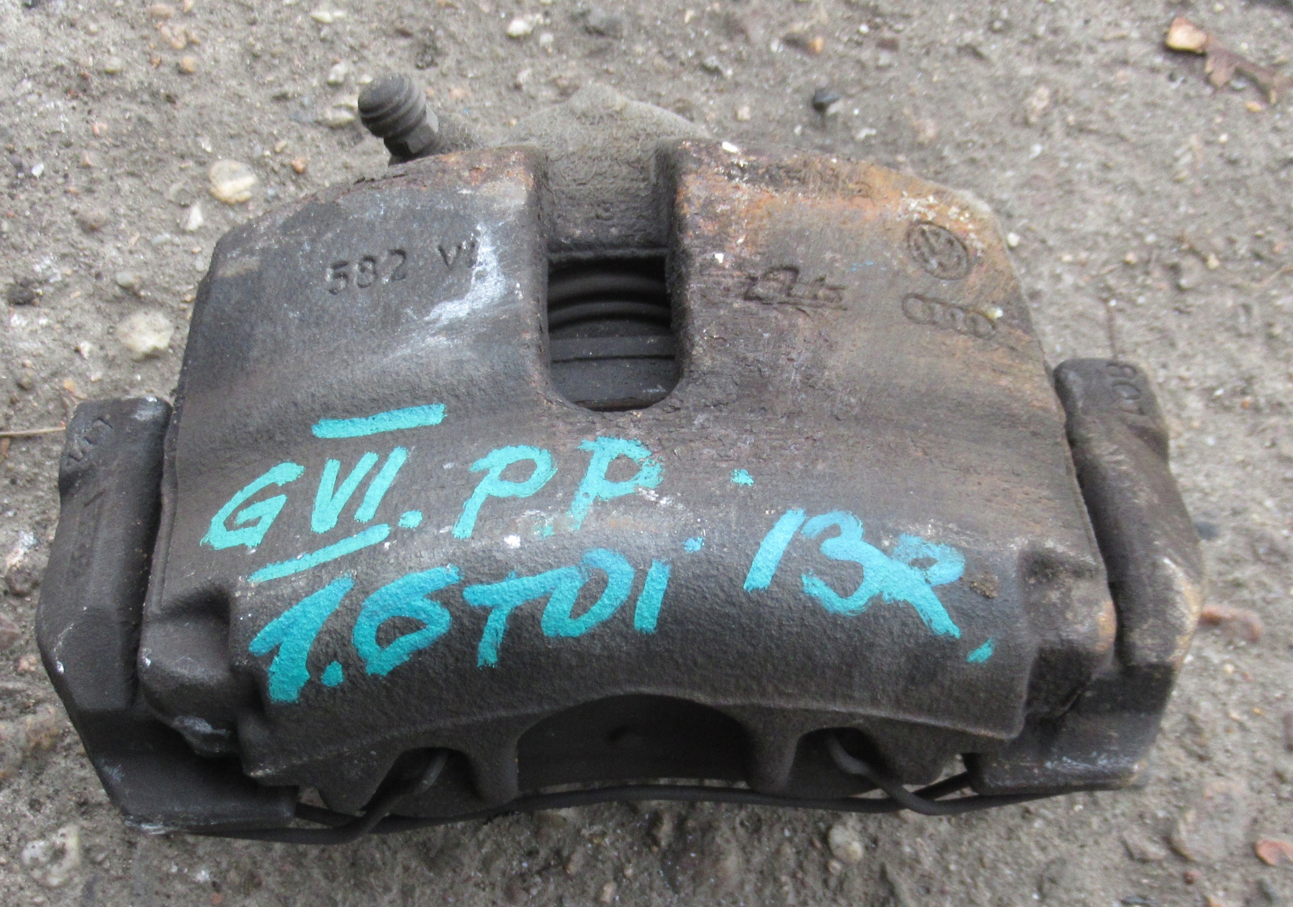 VW GOLF VI 1.6 TDI caliper right front