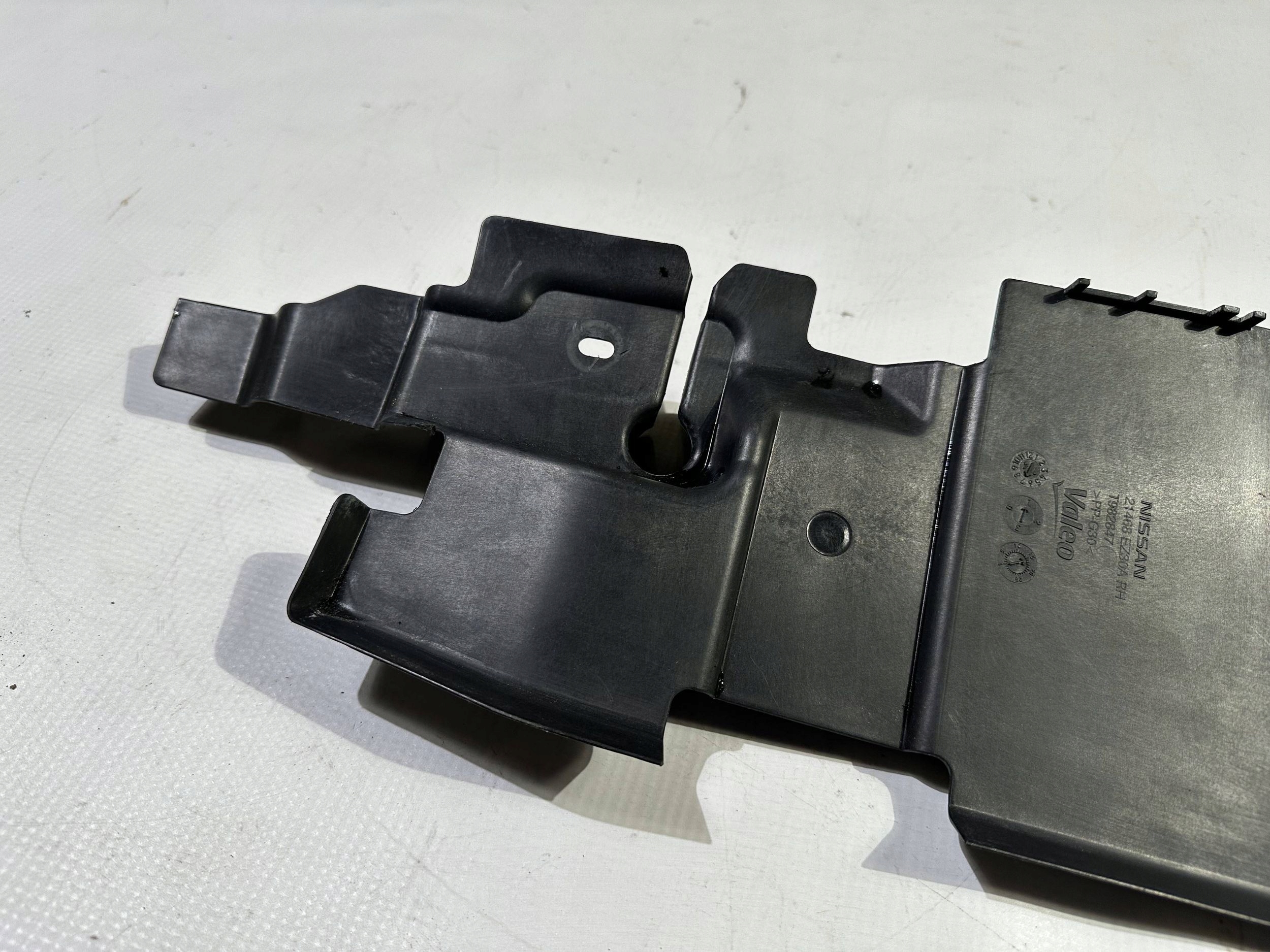 air duct air line front front right Nissan Titan 2016+