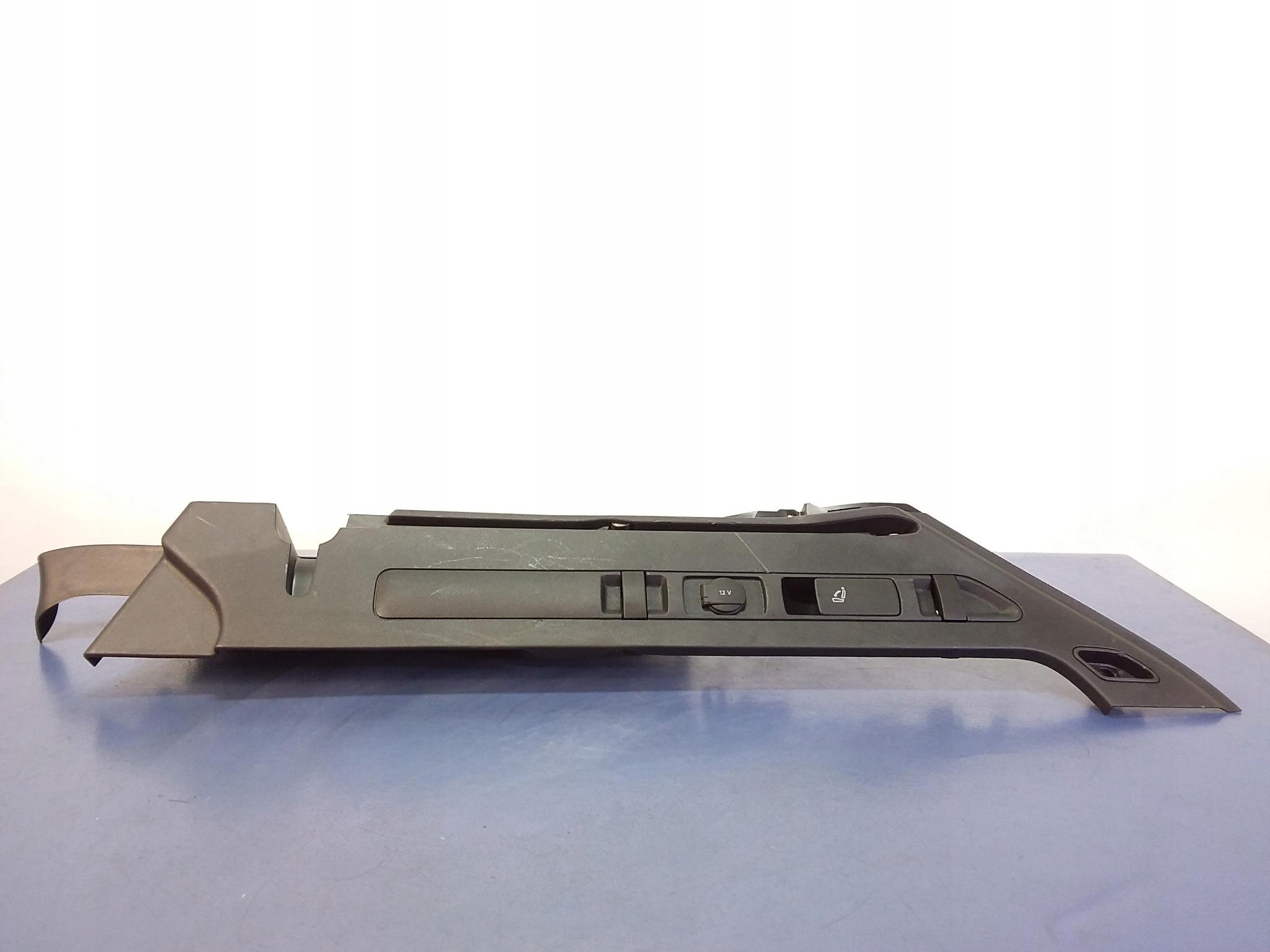 SKODA SUPERB III LISTWA BAGAŻNIKA MOCOWANIE ROLETY