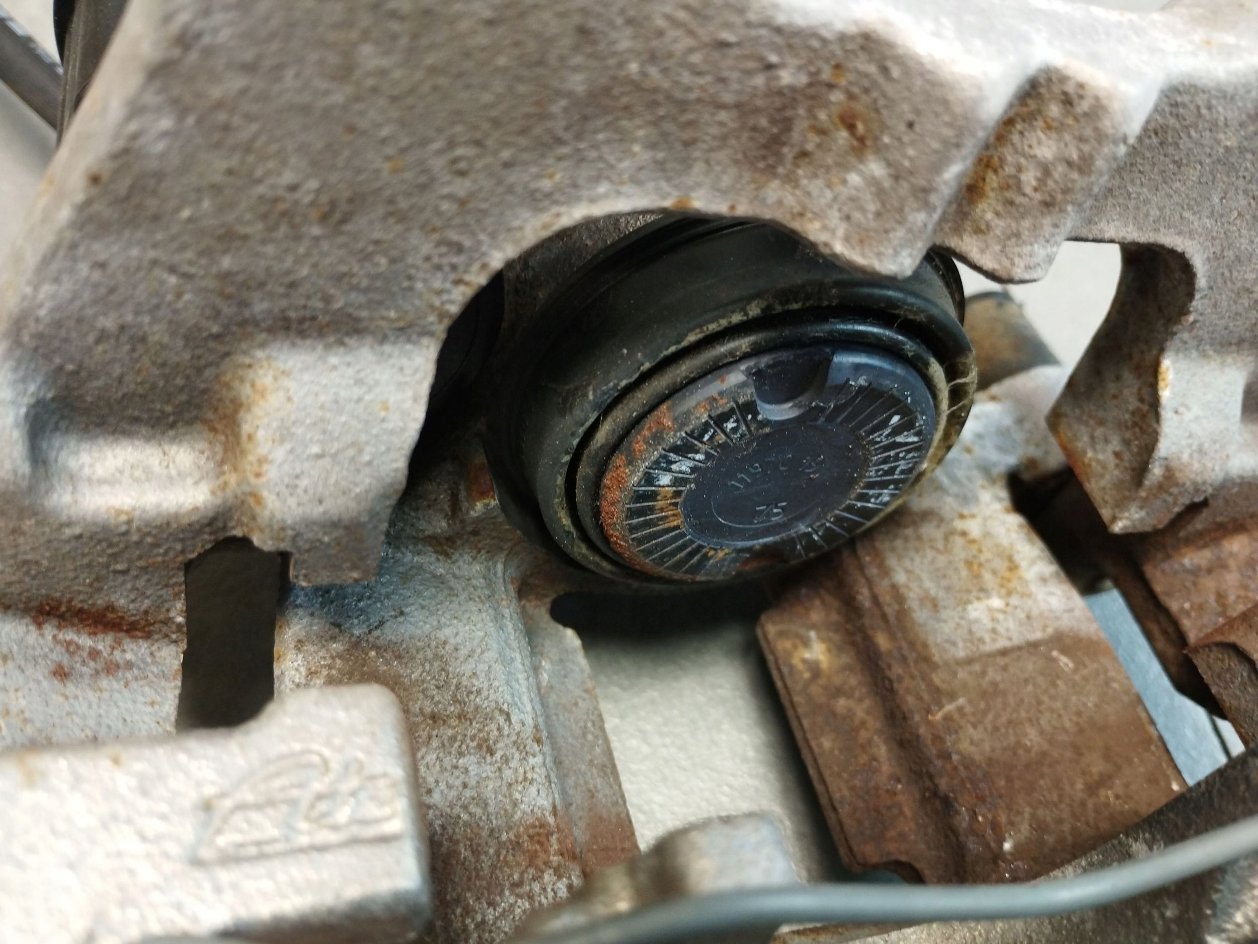 Audi Q3 F3 83A caliper left rear part 3Q0615405AA