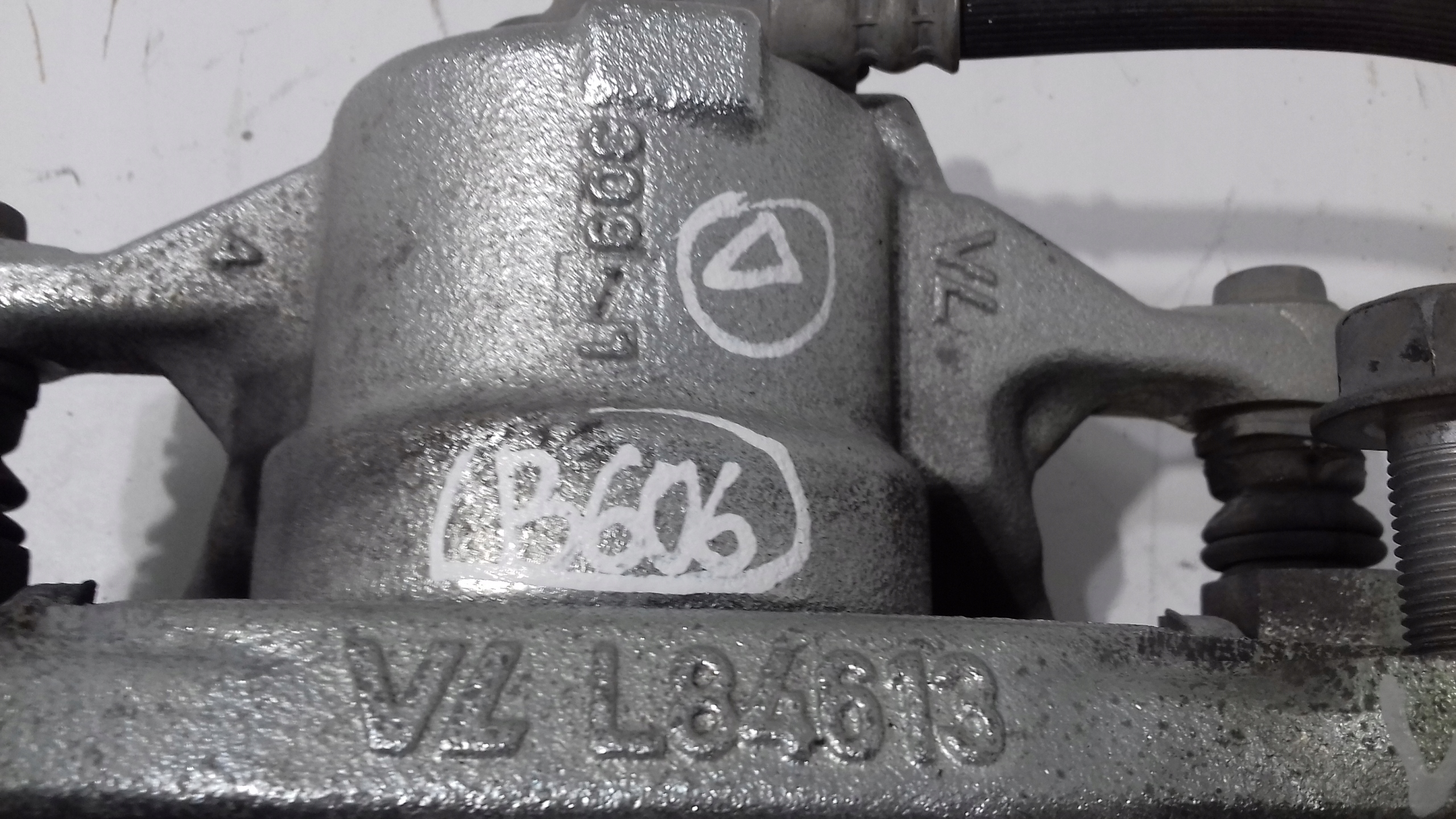 TOYOTA YARIS CROSS IV caliper brake right front