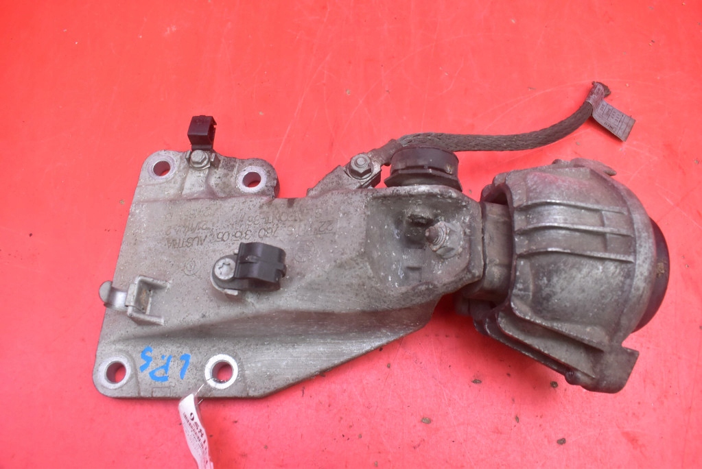 holder engine mount left front 6760315 BMW E90 E91 2.5i 04-10