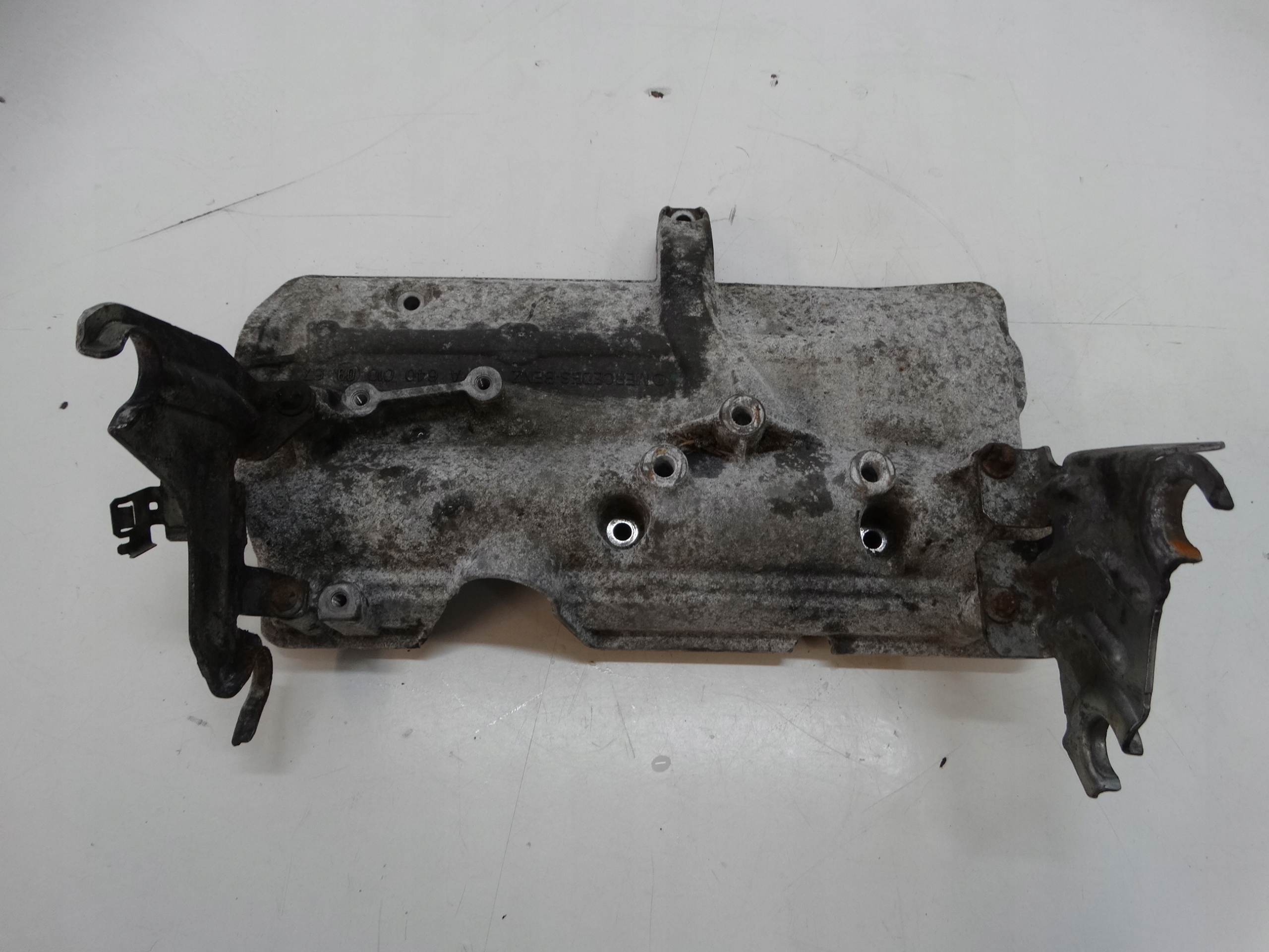 Abdeckung der Ventile des Kopfes MERCEDES W169 A6400100967