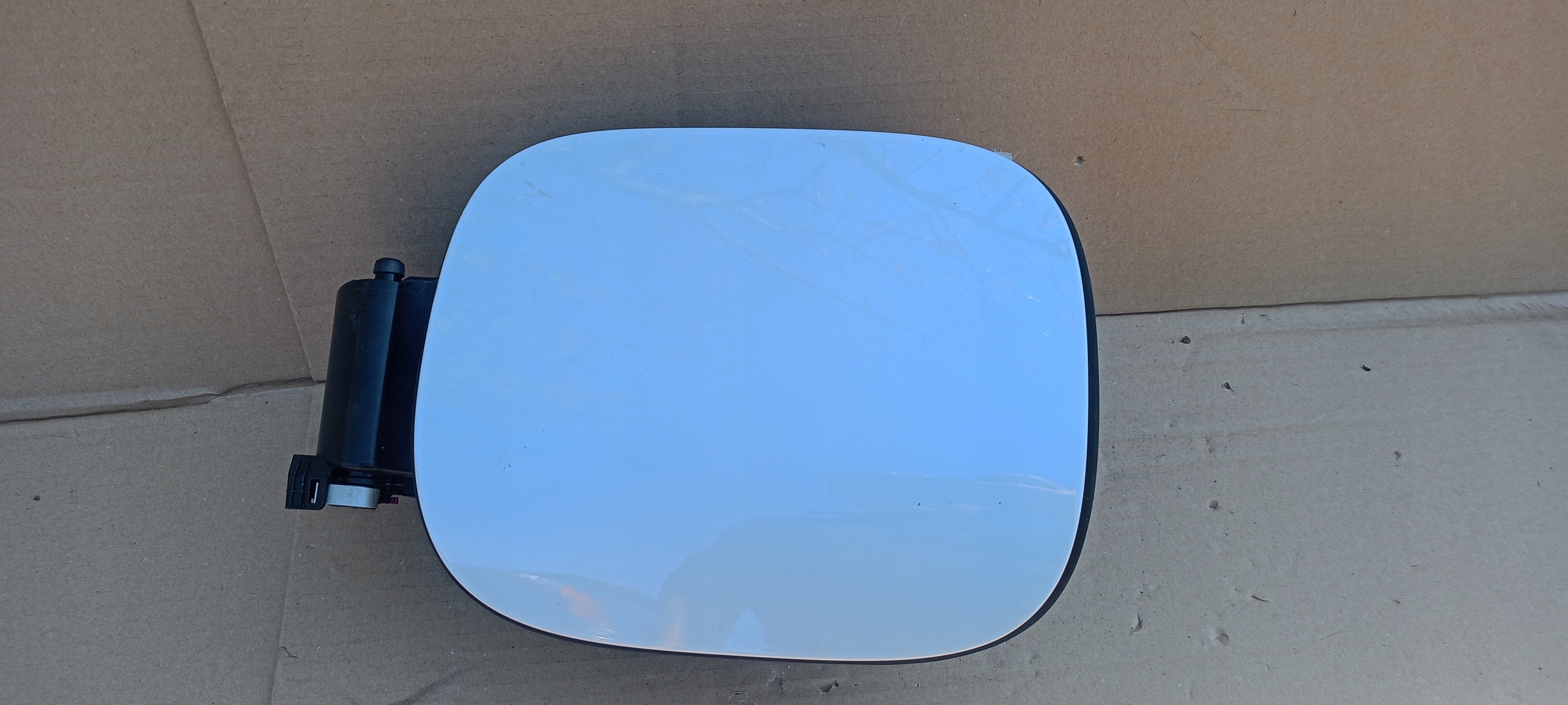 KLAPKA WLEWU PALIWA ŁADOWANIA MERCEDES EQA GLA H243 A2437570300