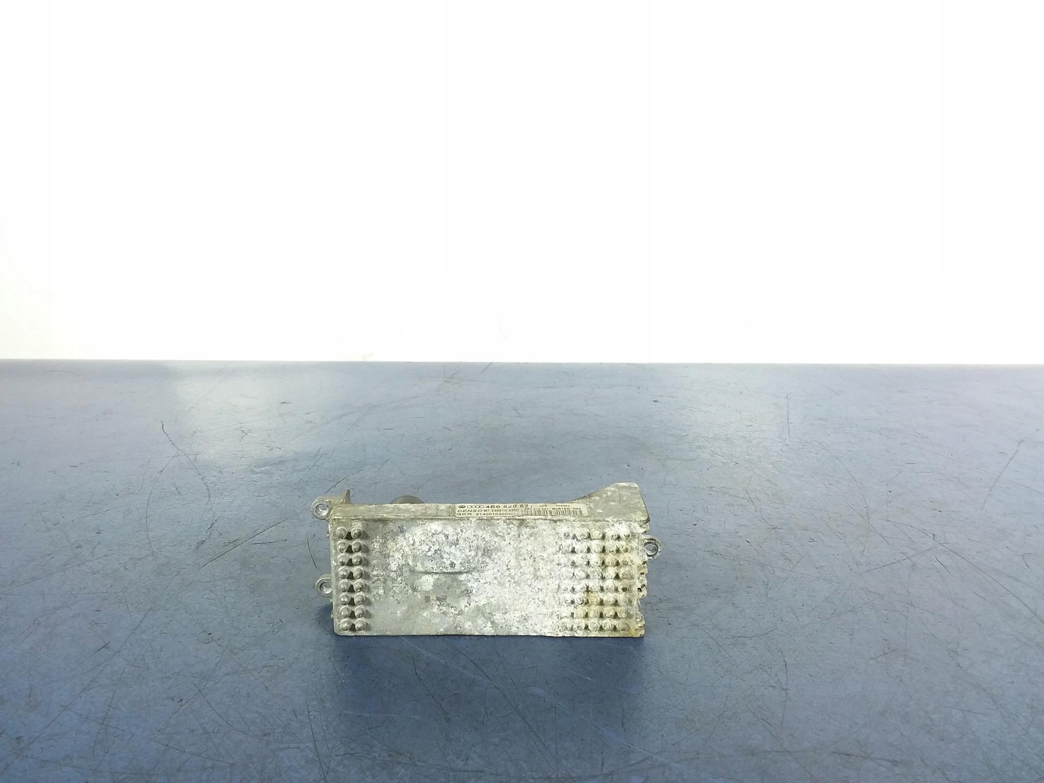 AUDI A8 воздуходувка резистор 4E0820521