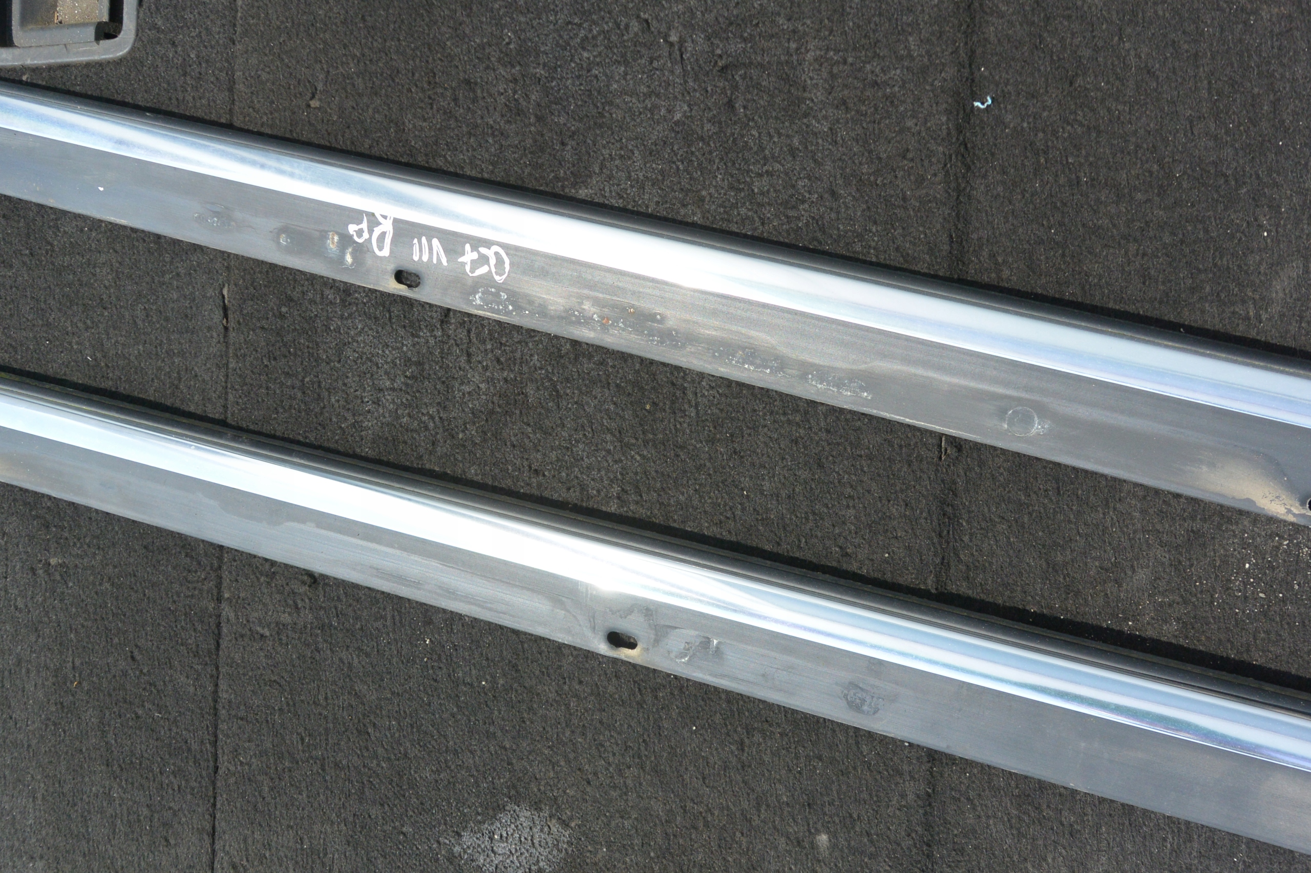 moulding dust door CHROM front AUDI Q7 4L