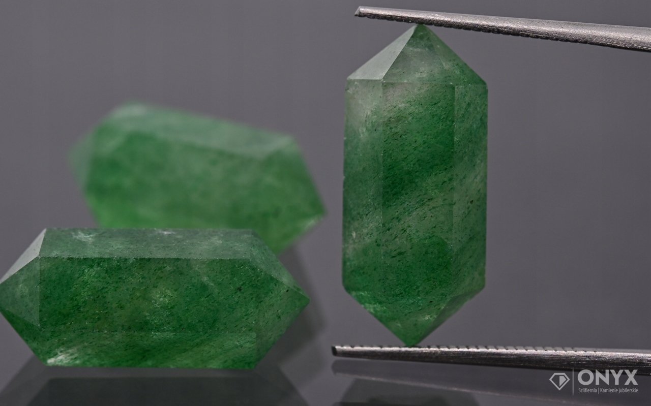 Křemen zelený fazetovaný obelisk 20x8 mm