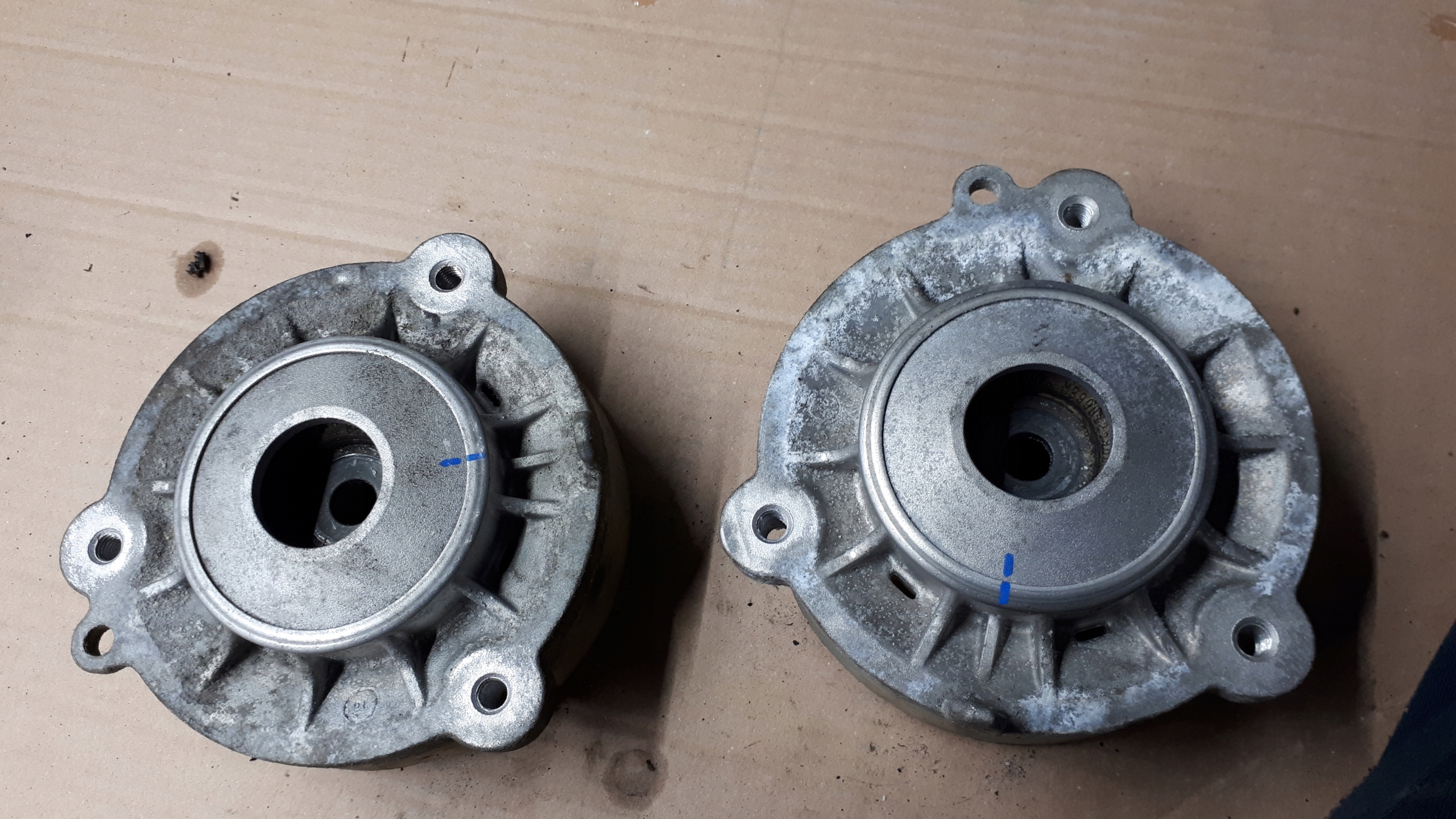 A4 B9 8W LOZYSKO adapter tlumiče předek A5 8W