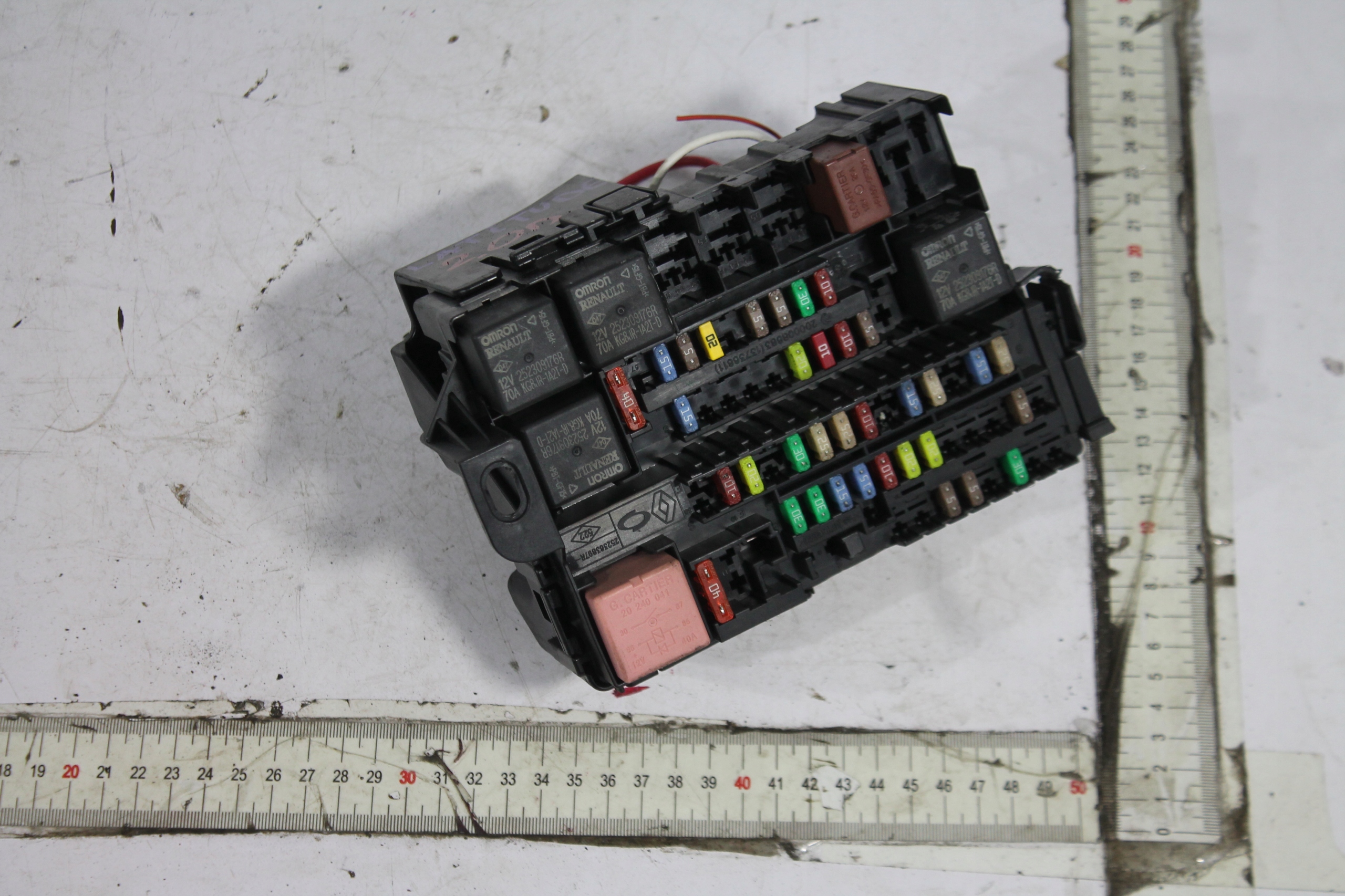 SKRZYNKA BSI 240142135R LATITUDE 2.0 DCI 10-15