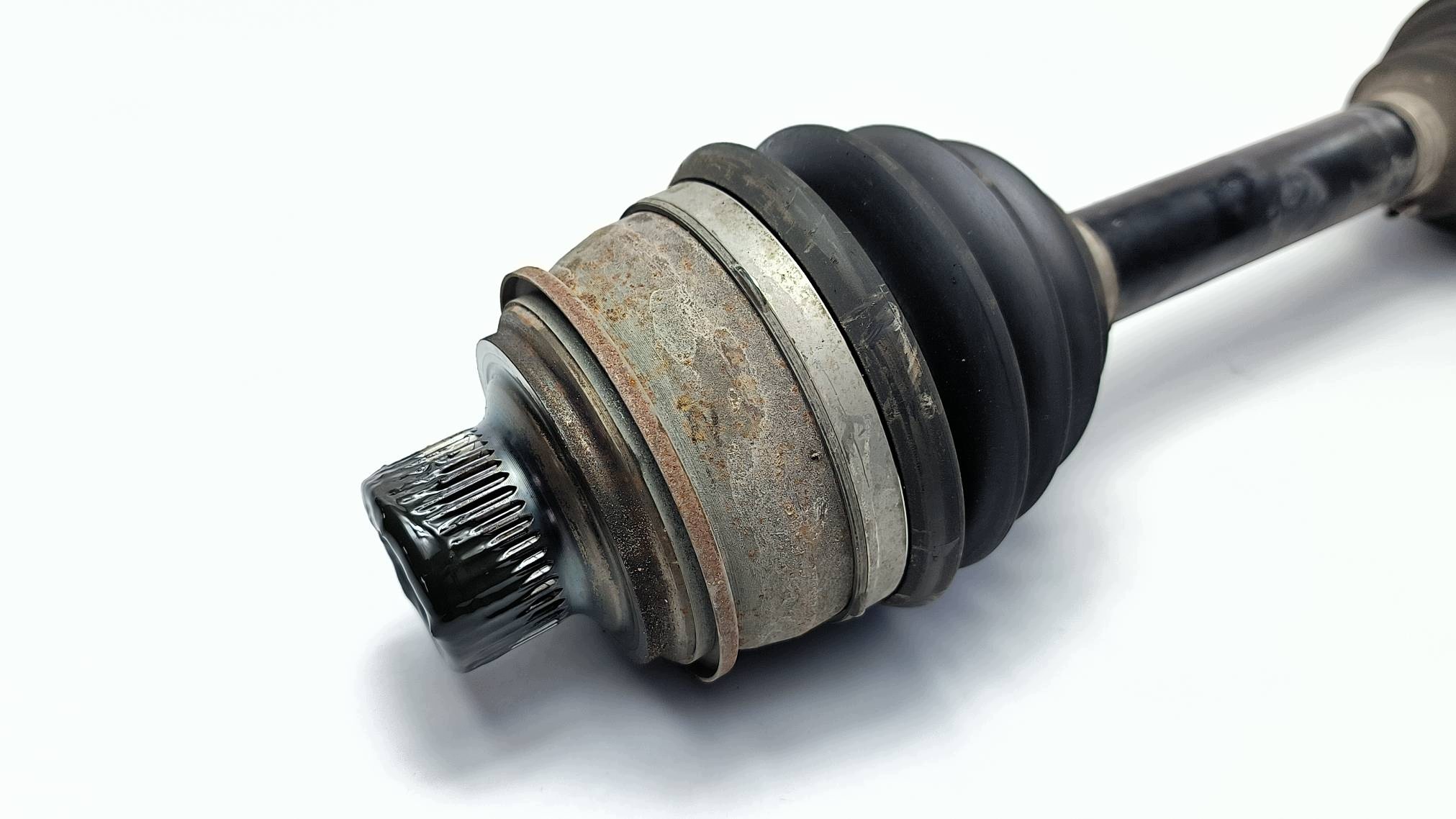 demi axe gauche avant AUDI A4 B9