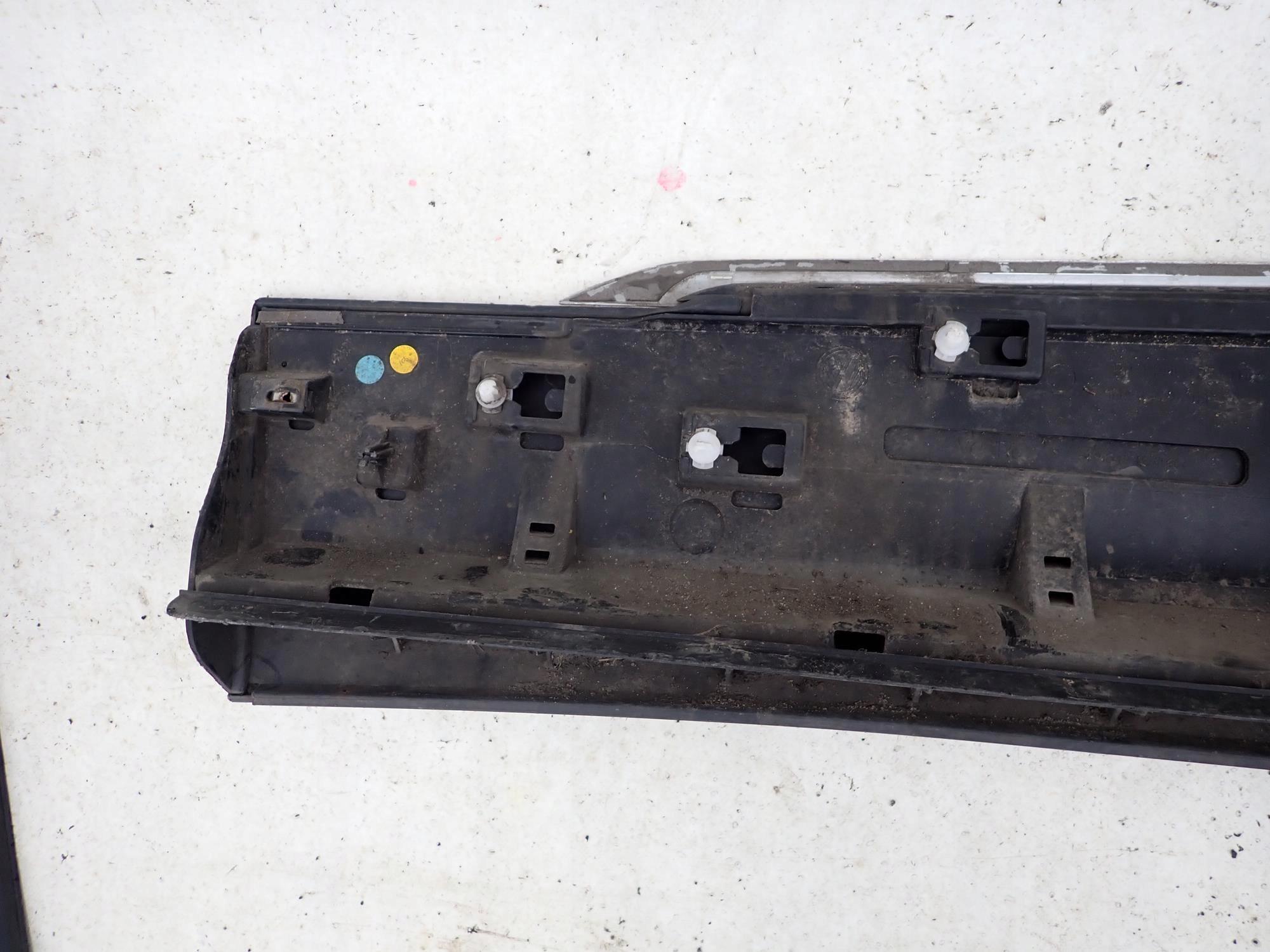 VW TIGUAN II 2 R-LINE 15- moulding door right front