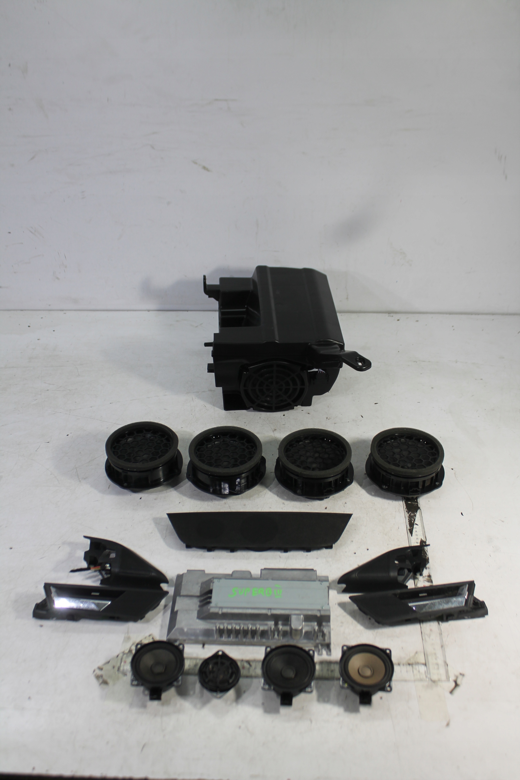 speakers amplifier KOMPLET SKODA SUPERB III 15